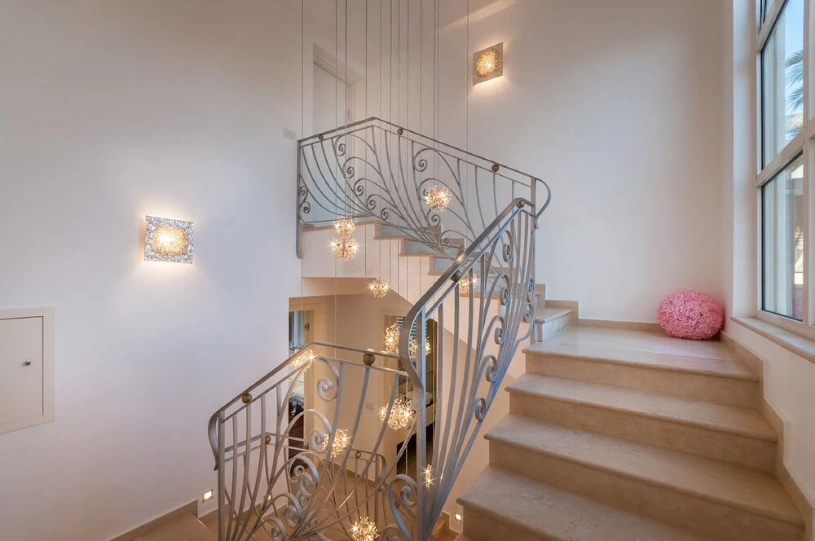 Luxurious Villa with great location