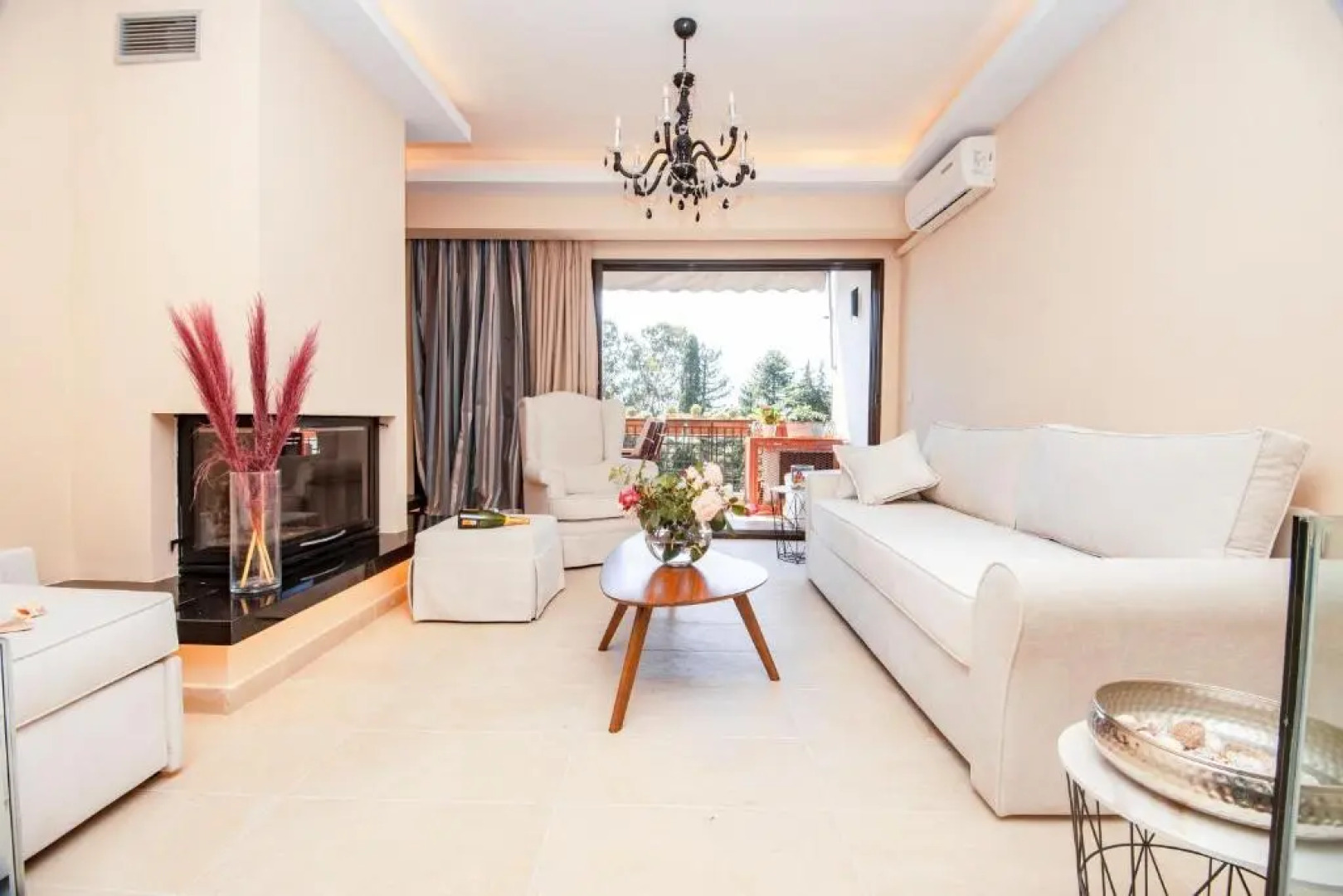 Ninos Luxury Apartment