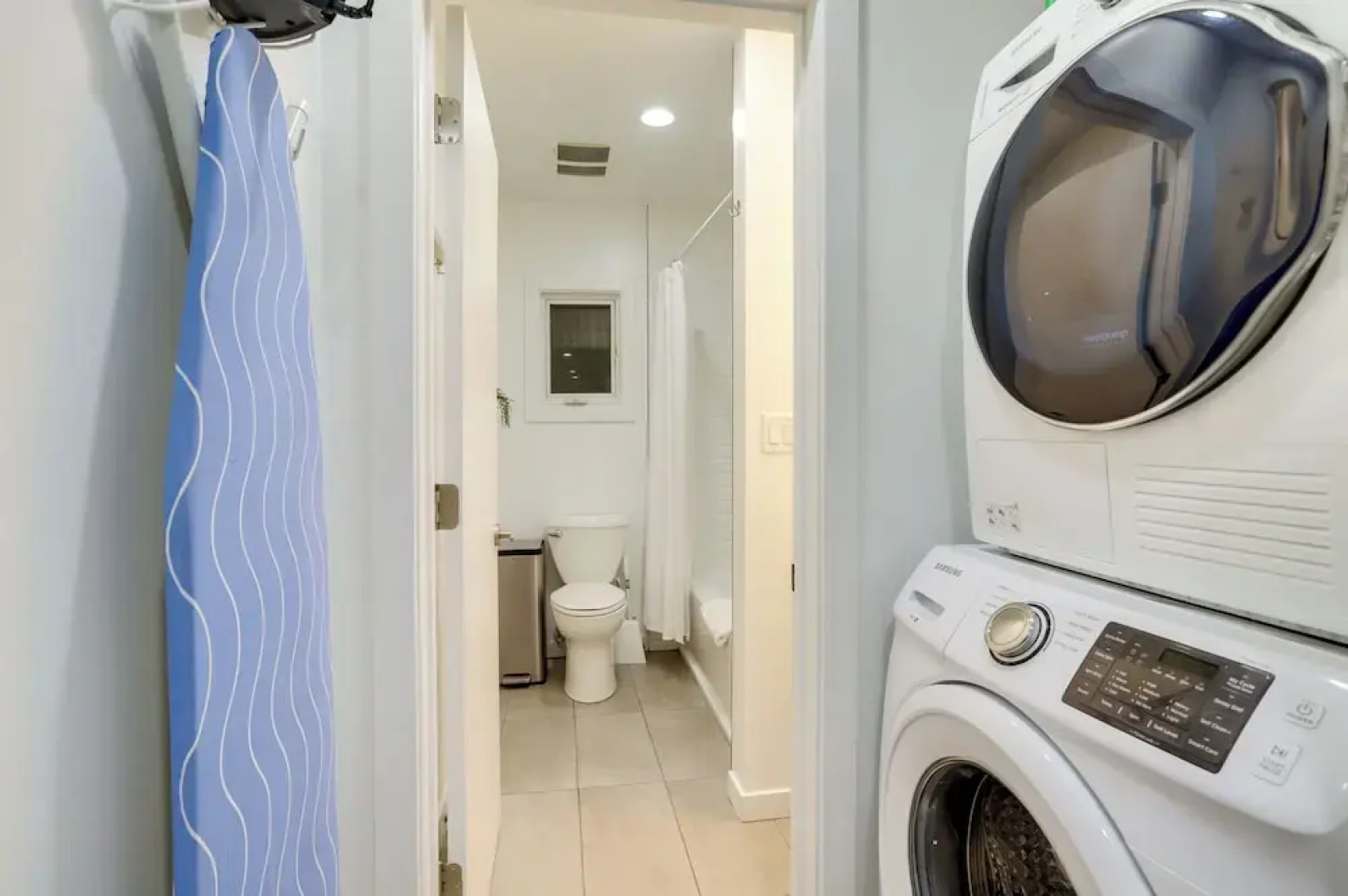 South Haven Oasis - Private Hot Tub, Pool & Grill!