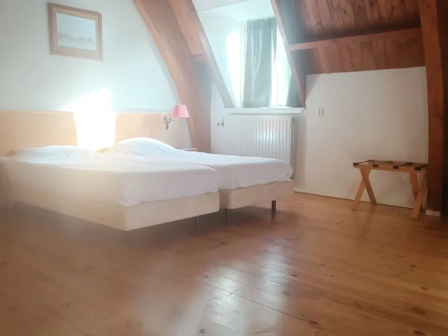 Green White Hotel Restaurant