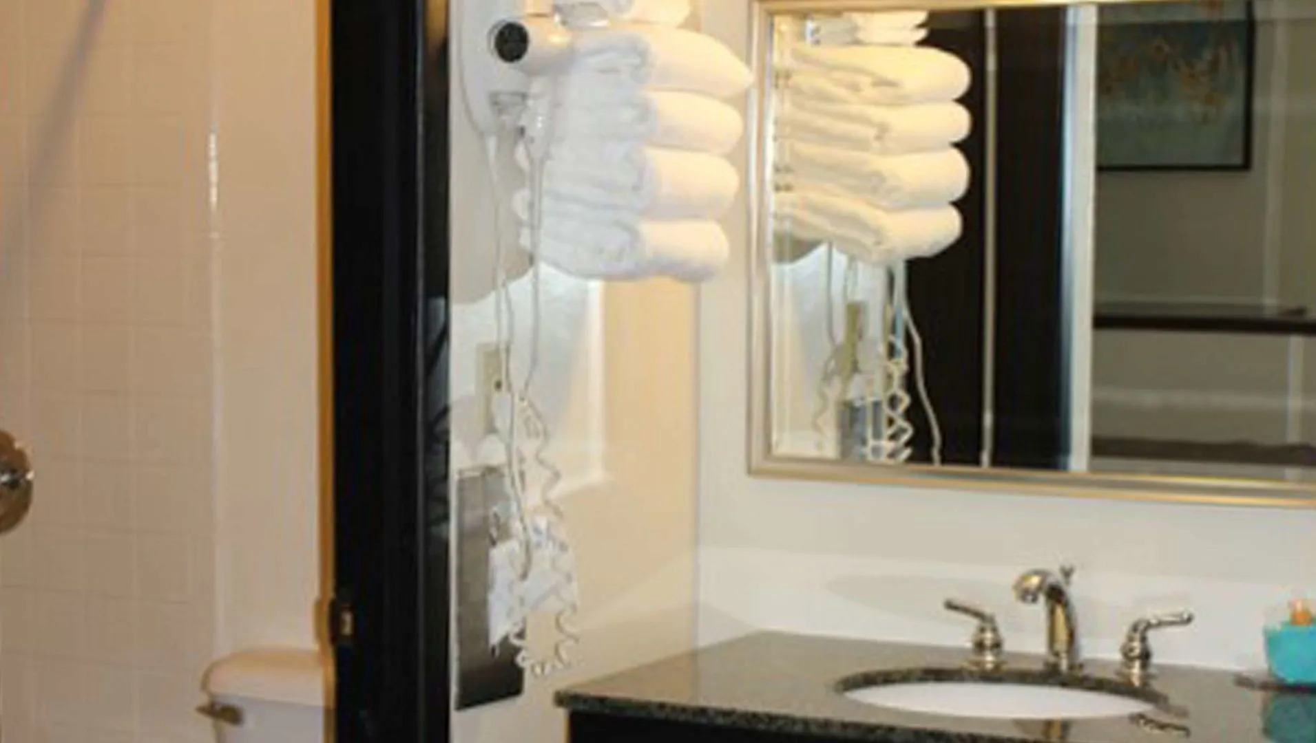 Colonial Inn Ellsworth