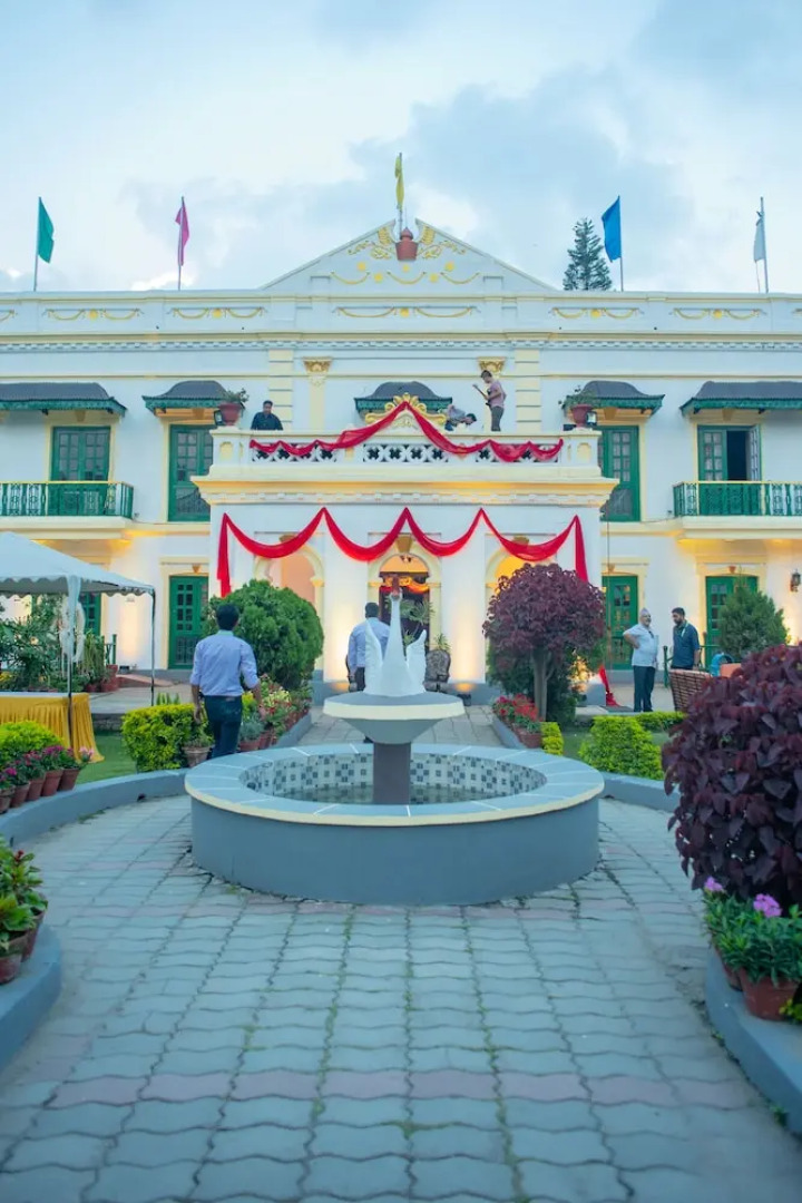 Yellow Durbar Apartment and Lounge