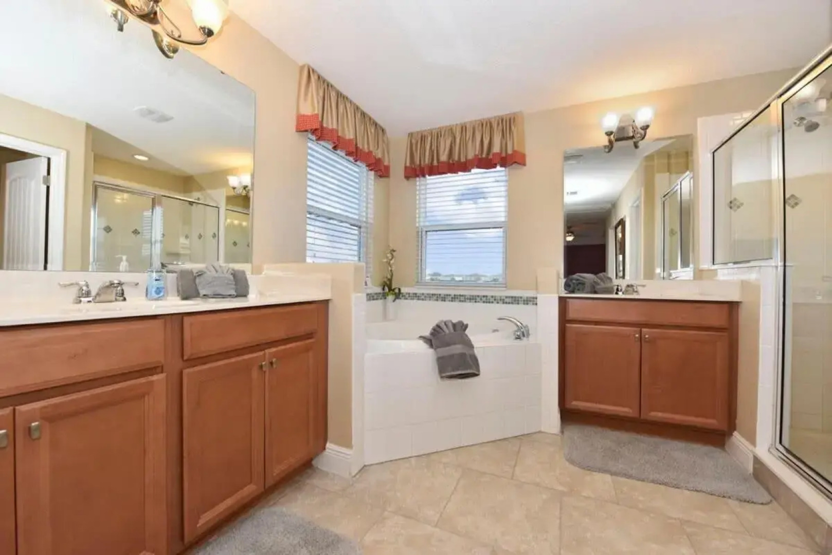 Meticulous 6Bd Spa Gm Pool Hm Solterra-4187od