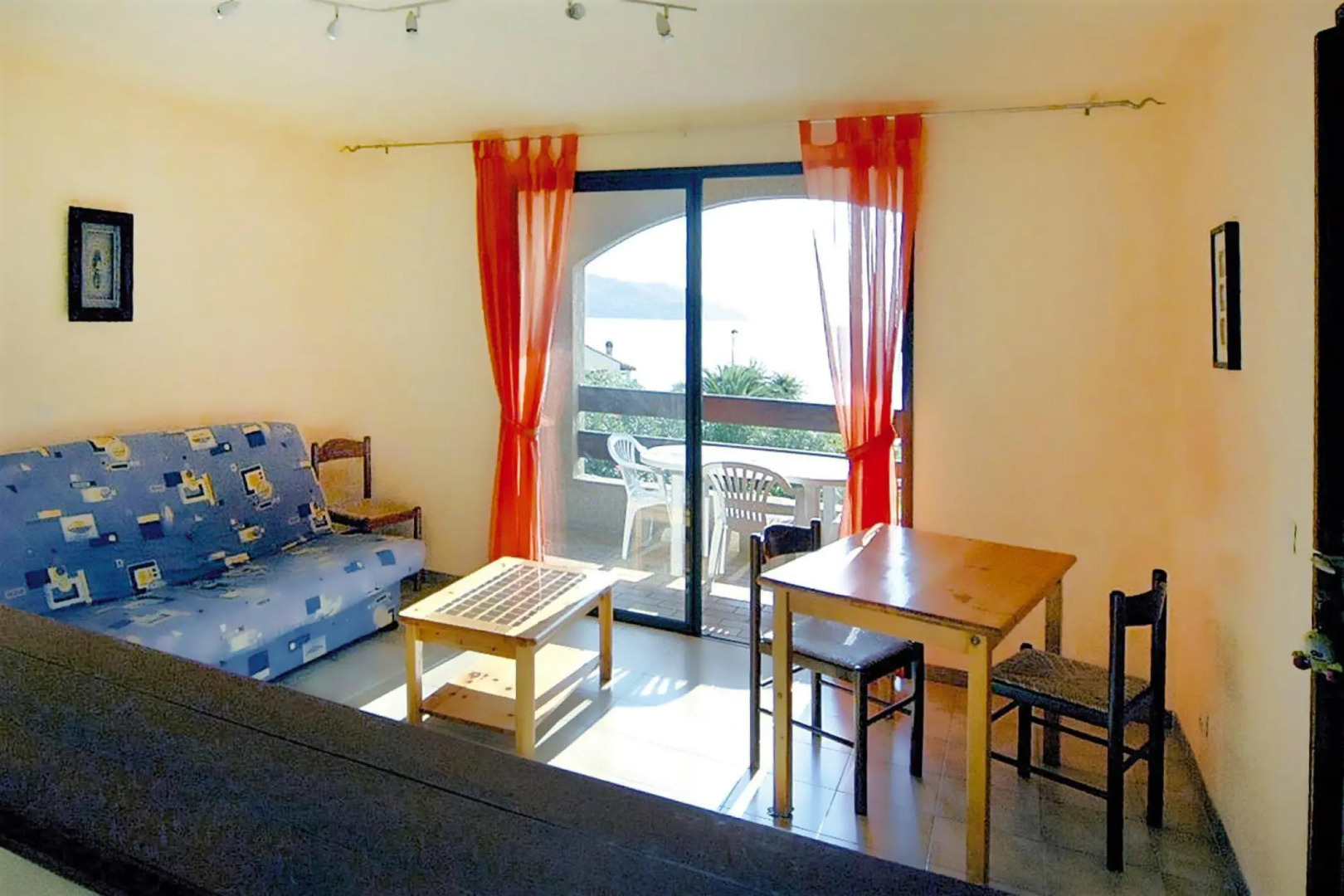 Residence Les Dauphins, 3 room apt. with balcony and sea view