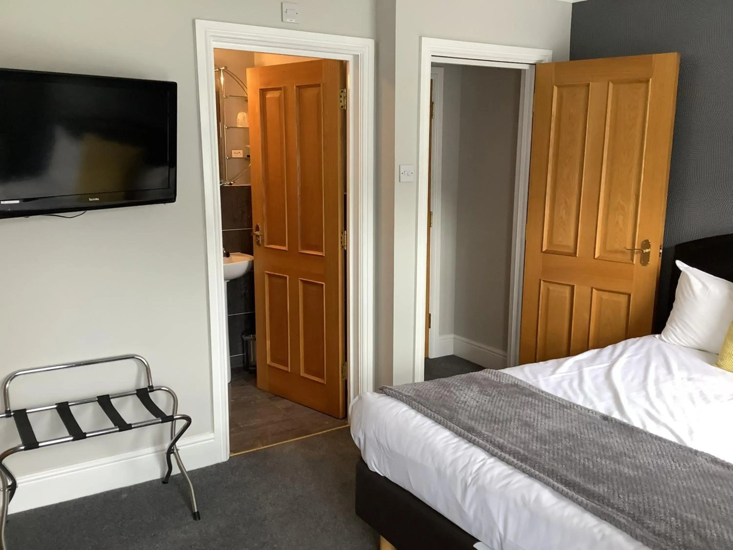 Jeffersons Hotel & Apartments