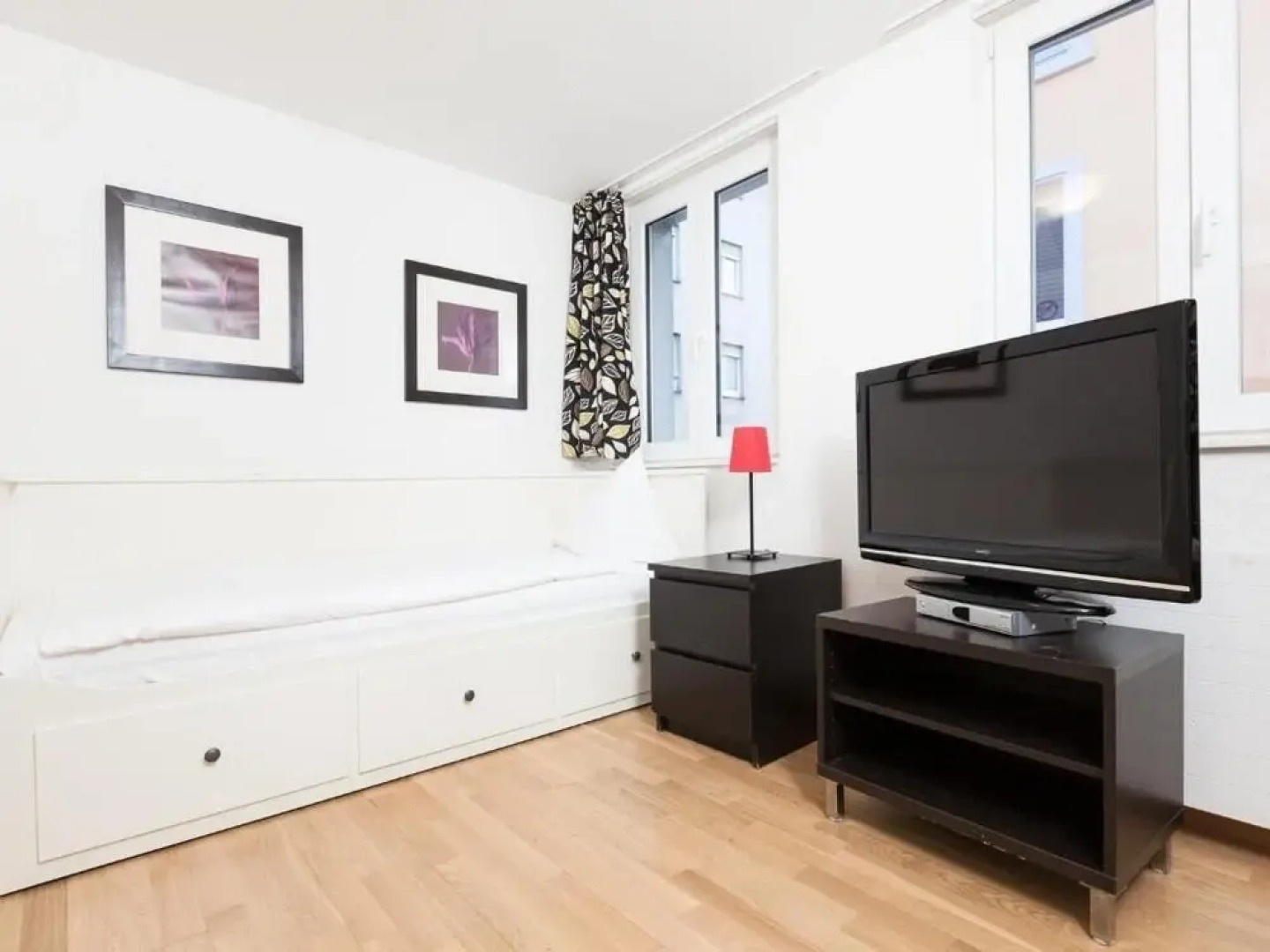 Swiss Star Guesthouse District 4