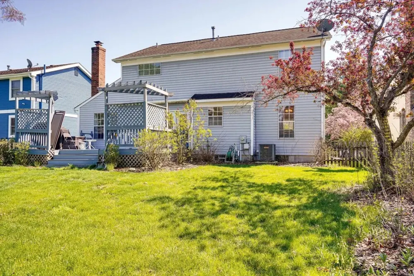 Spacious Home w/ Deck - 9 Mi to Downtown Columbus