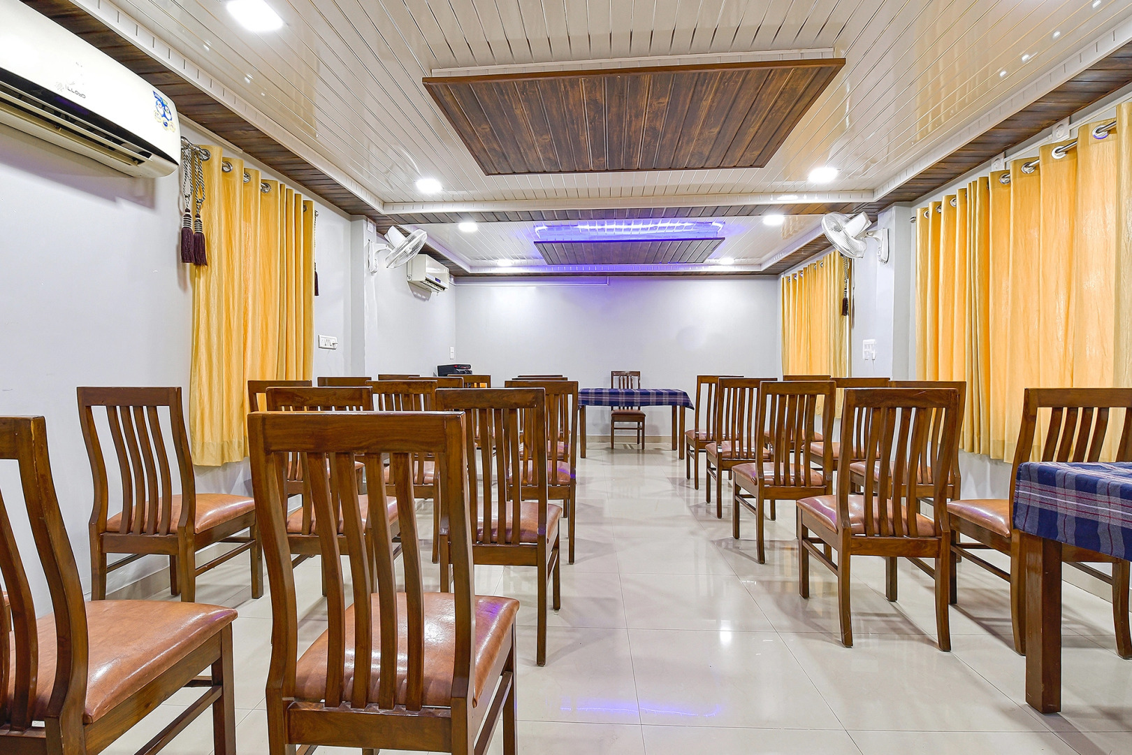 Collection O 2228 Hotel Royal Icon