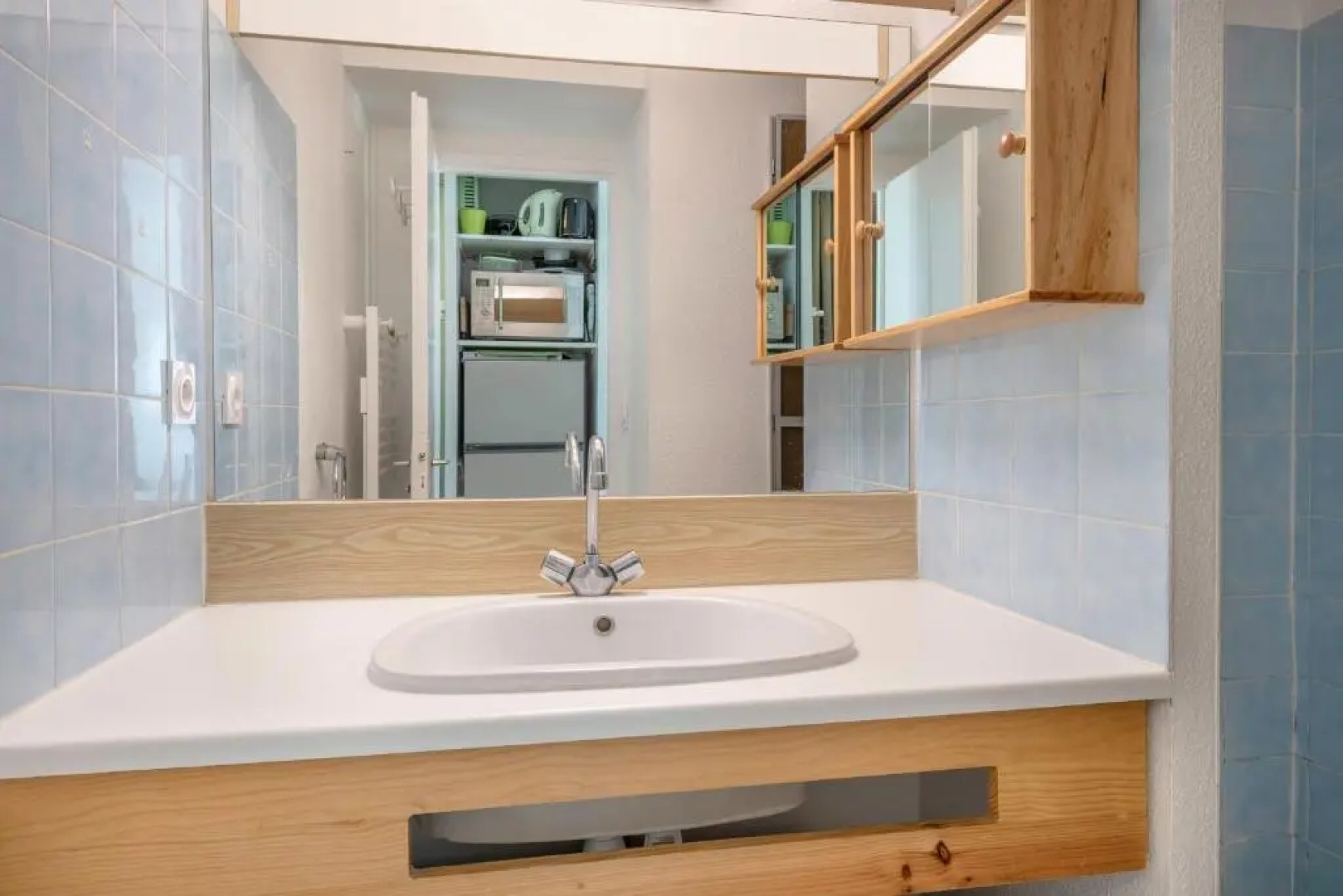 Appartement residentiel avec acces piscine a 200m de la plage