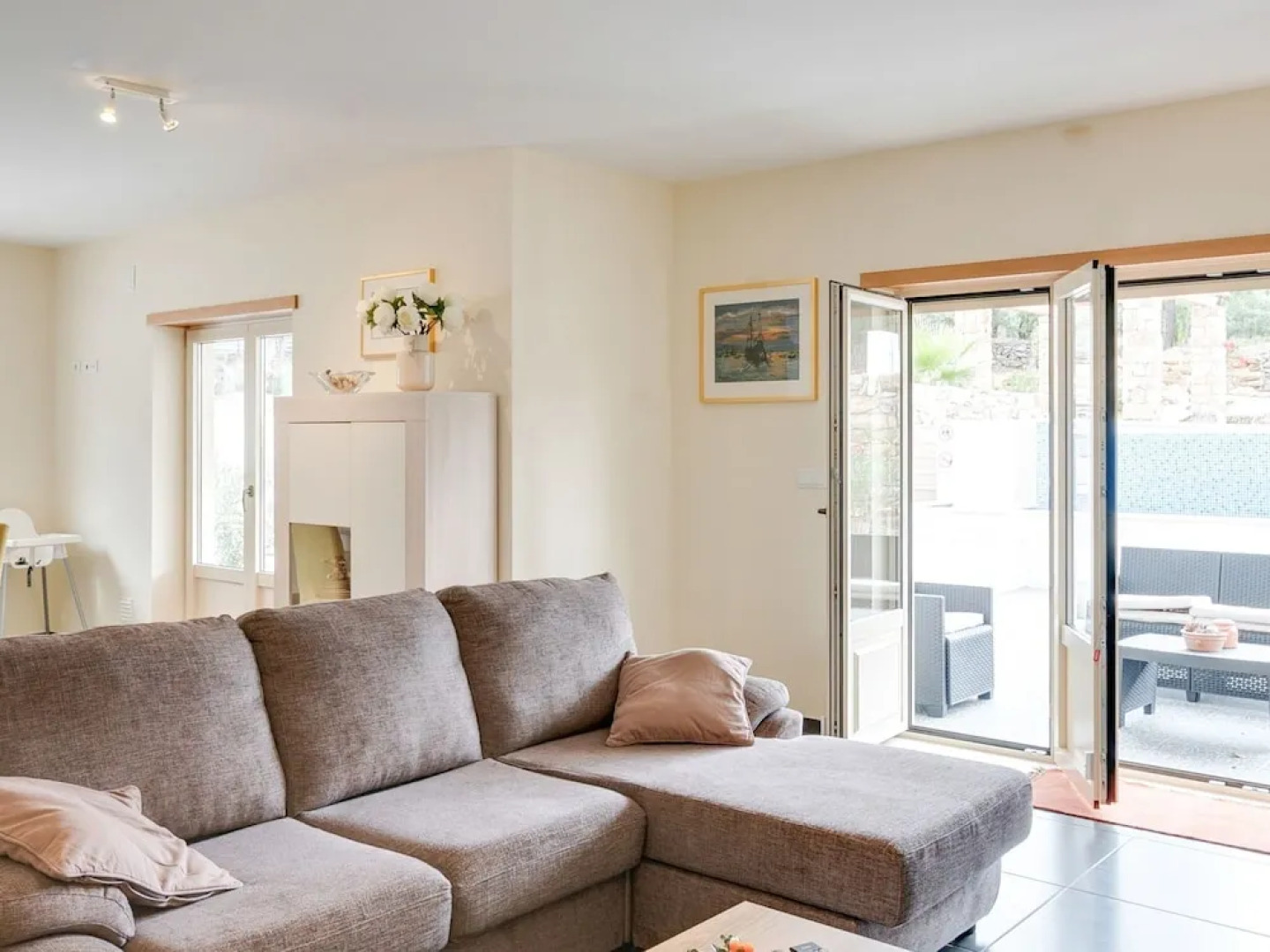 Modern Holiday Home in Lisbon With Private Pool & Jacuzzi! Ncasa Aurélie