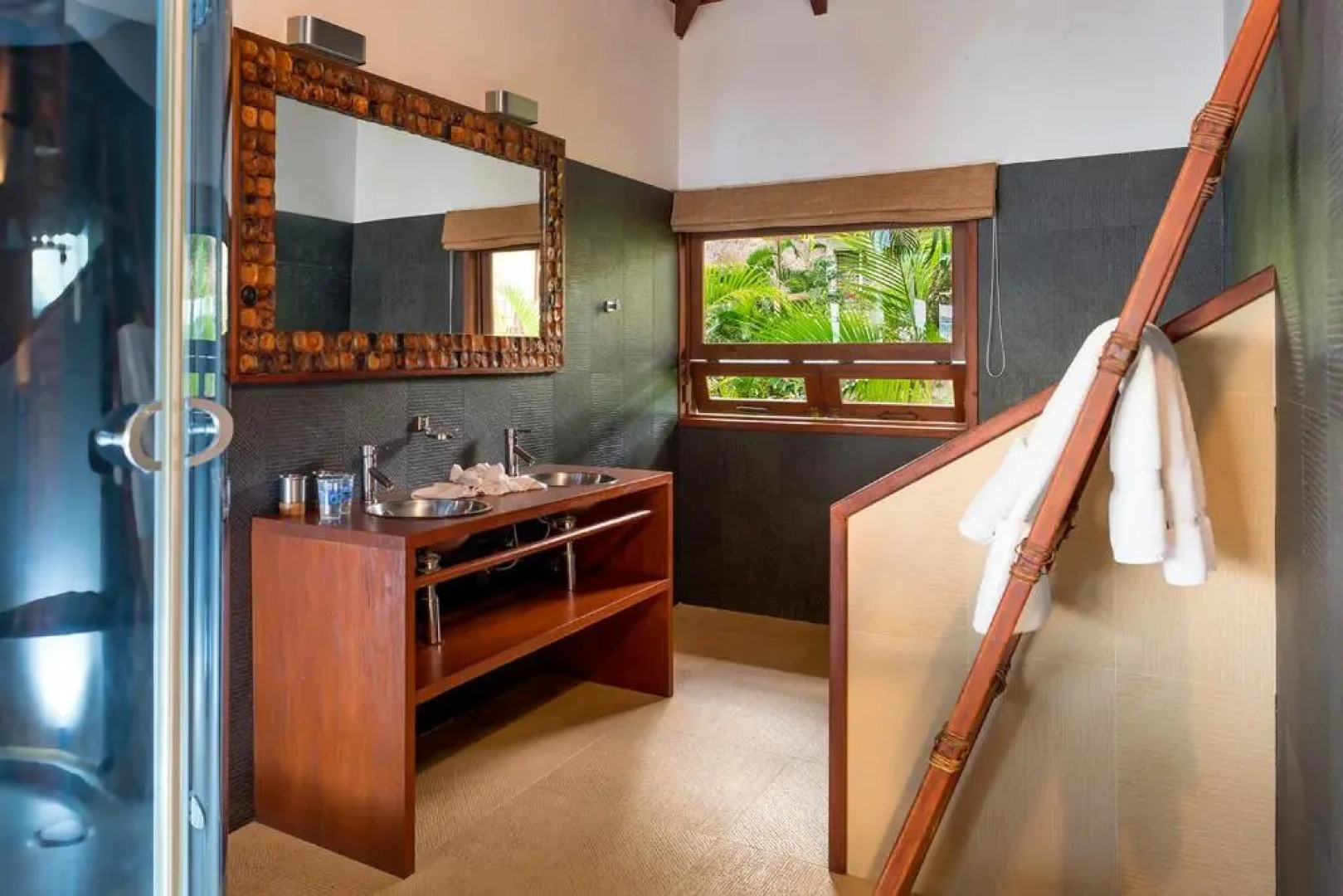 Nana Juana Hotel & Marina