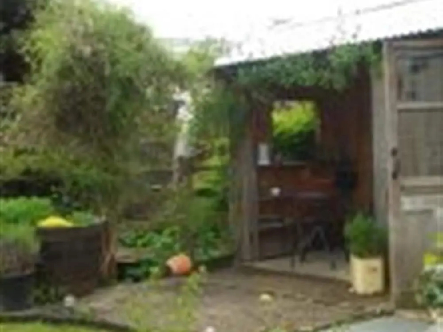 Spacious Holiday Home With Lovely Garden, Ideal Location in South Wales