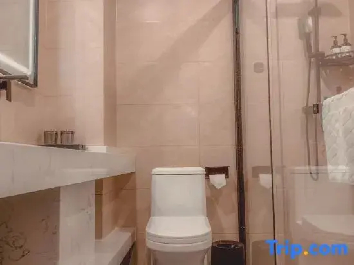 Shankee Hotel (Bome Passenger Station)