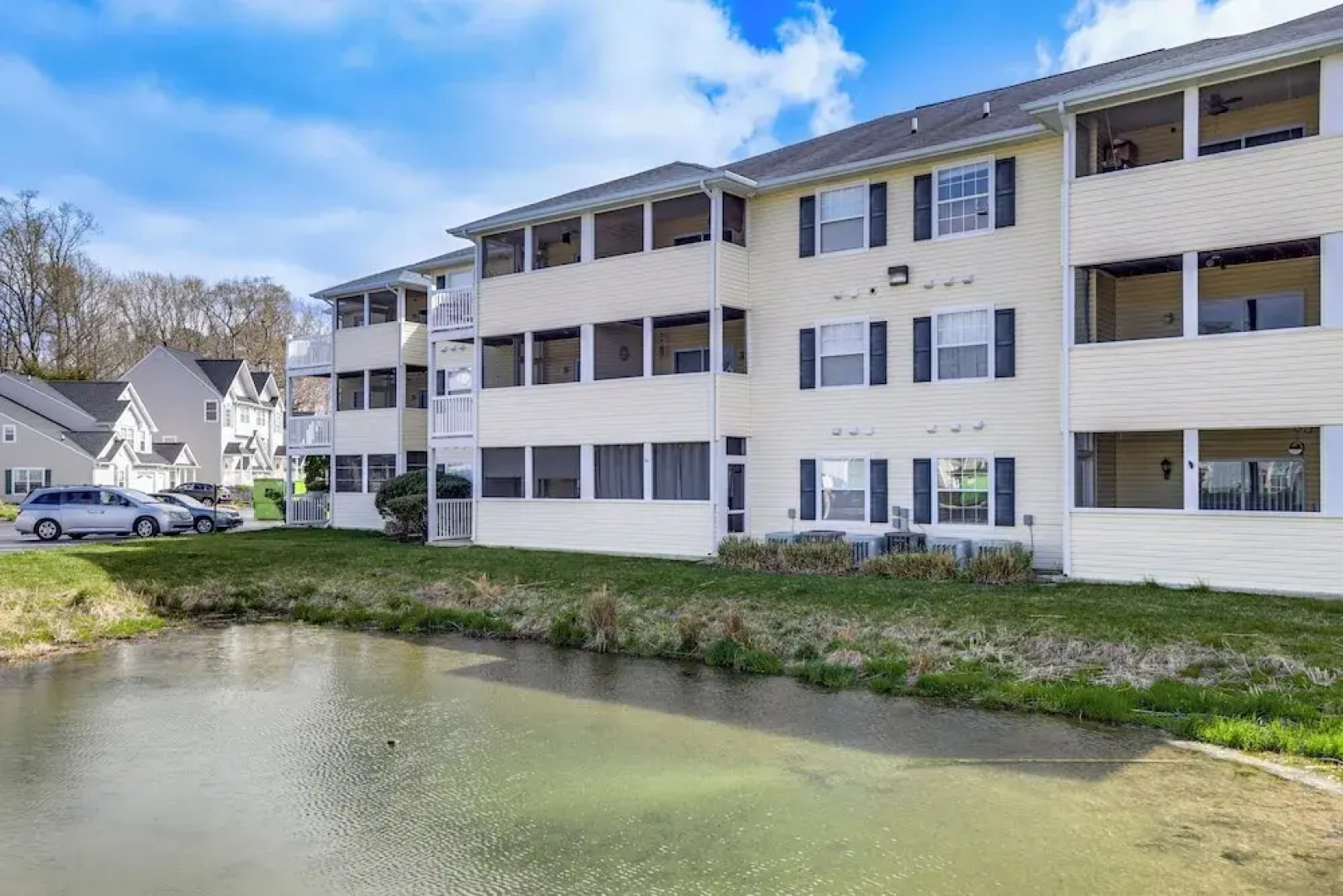 3 Mi to Savannah Beach: Lewes Condo w/ Pool Access