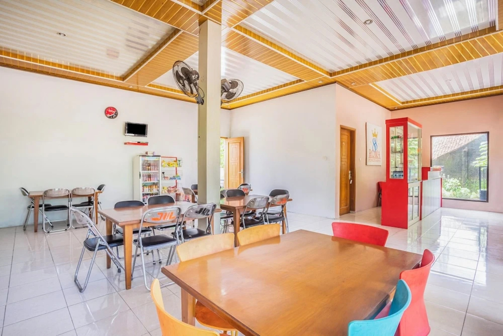 SPOT ON 2974 Penginapan Roma 88