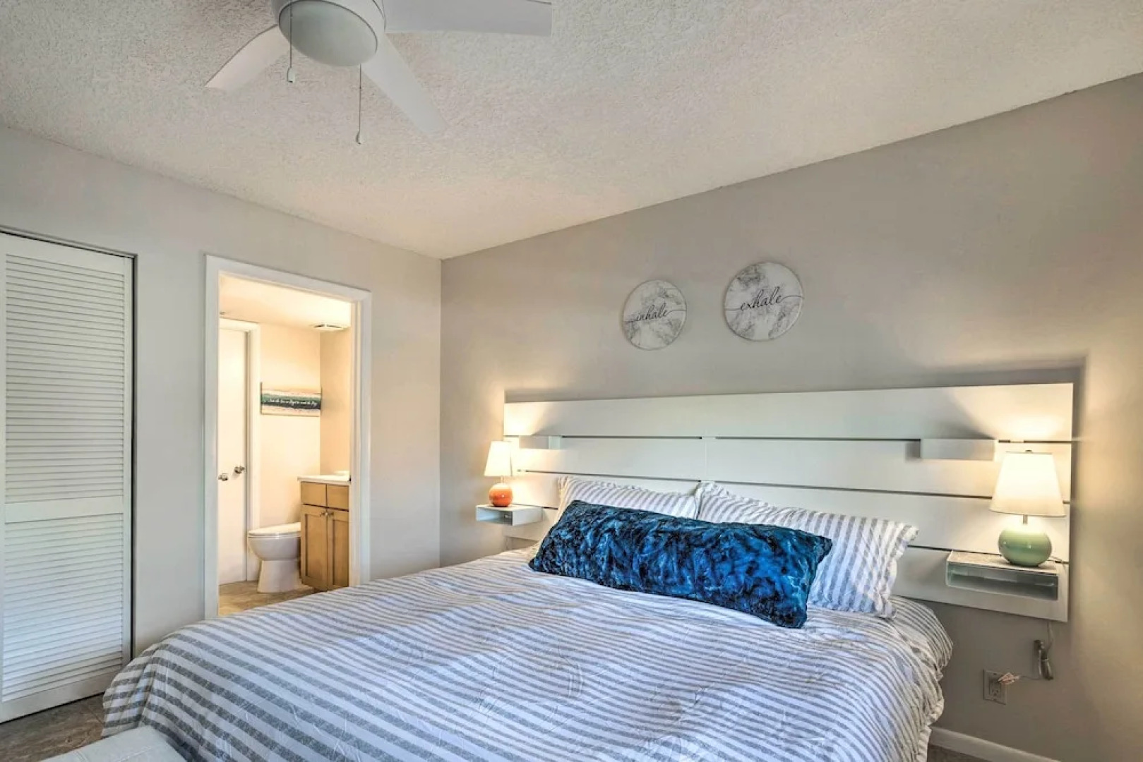 Jupiter Bay Condo w/ Pool < Half Mile to Beach!