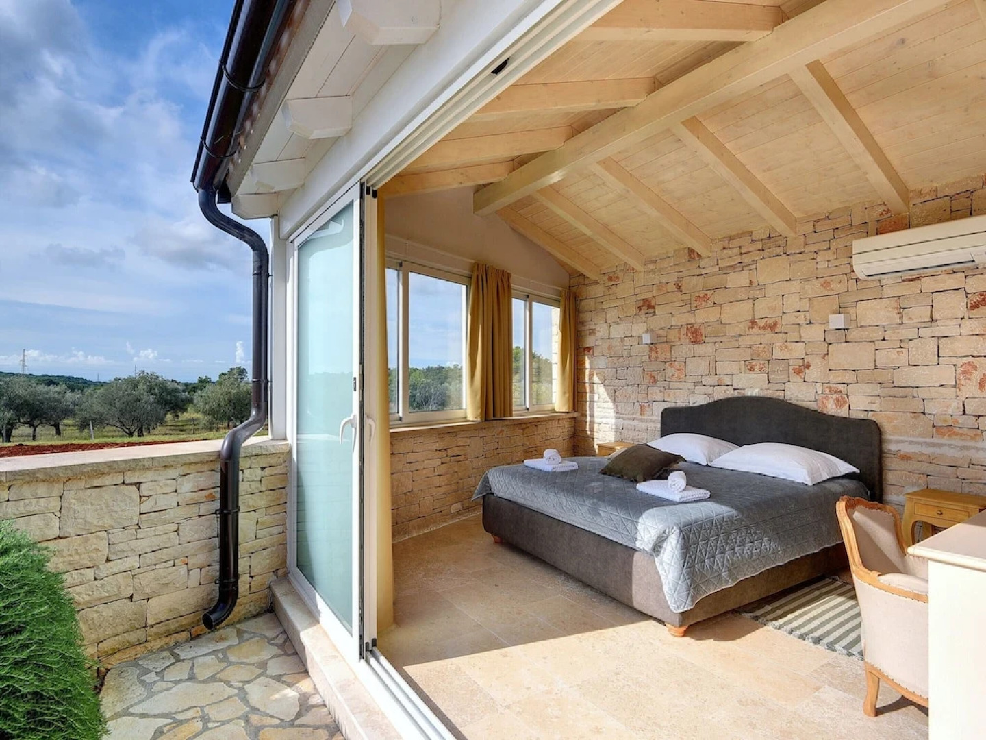 Beautiful Villa With Garden, Private Heated Pool, Whirlpool, Sauna, Near Rovinj