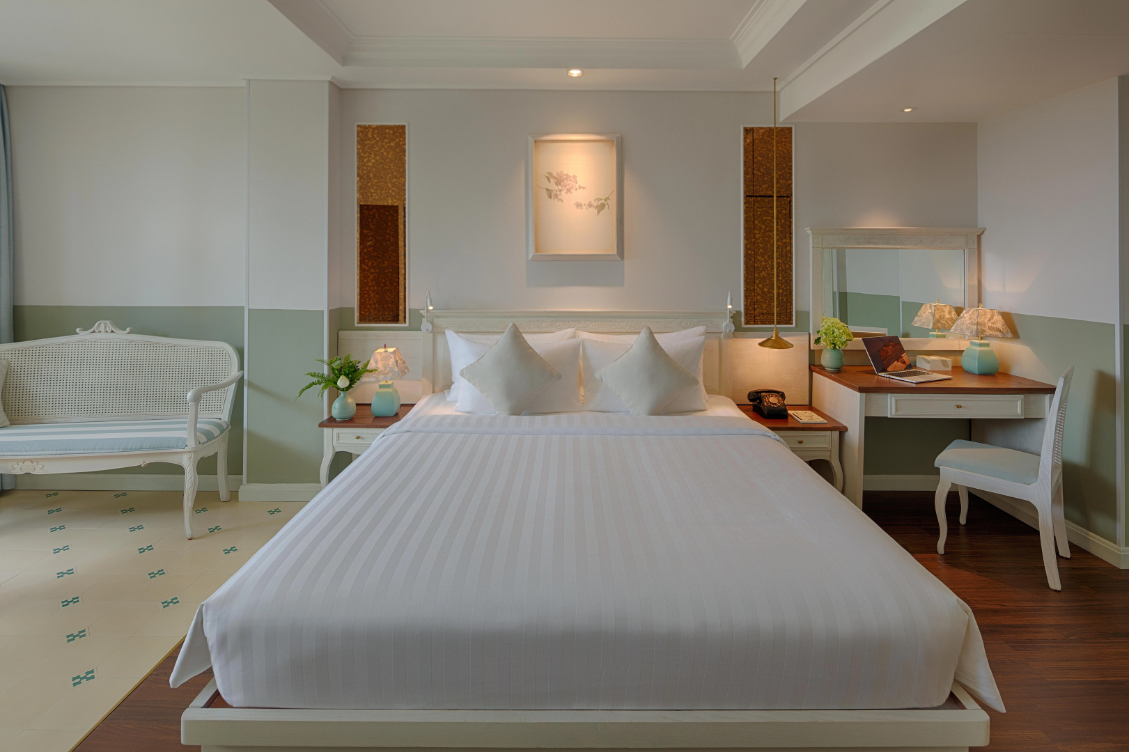 Au Lac Charner Hotel