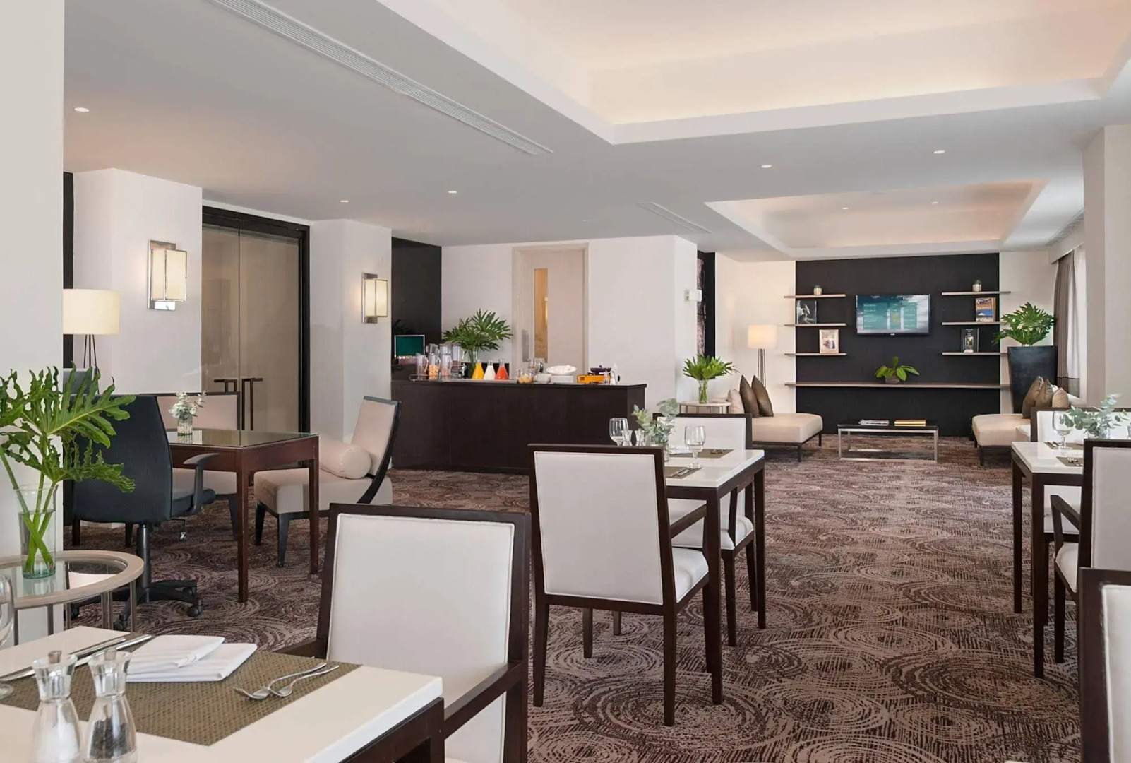 Seda Centrio - Newly Renovated