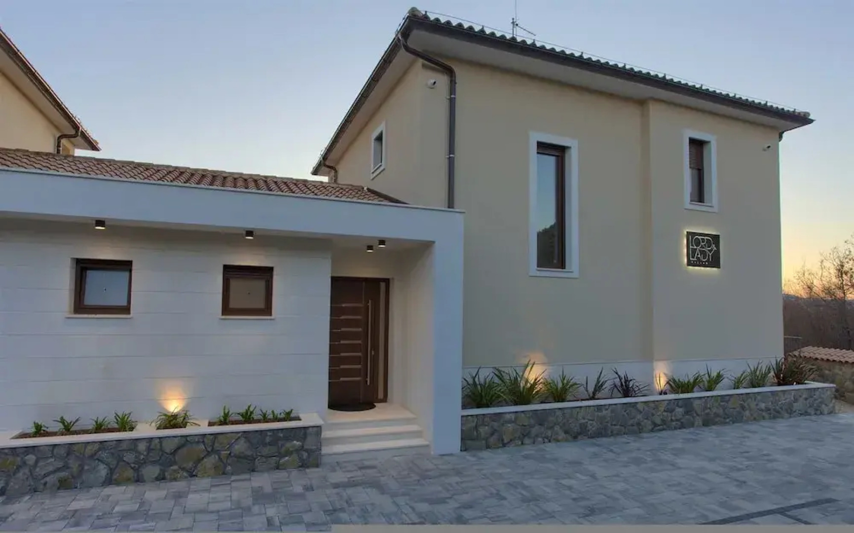 Villa Lady With Heated Pool Jacuzzi and Sauna