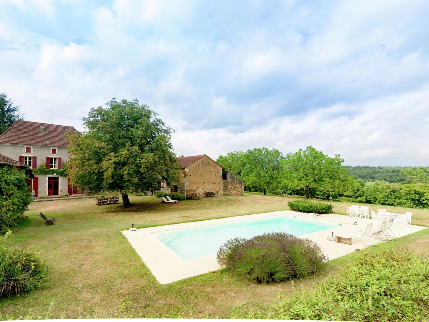Charming Private Holiday Home With Private Tennis Court and Pool Near Cazals