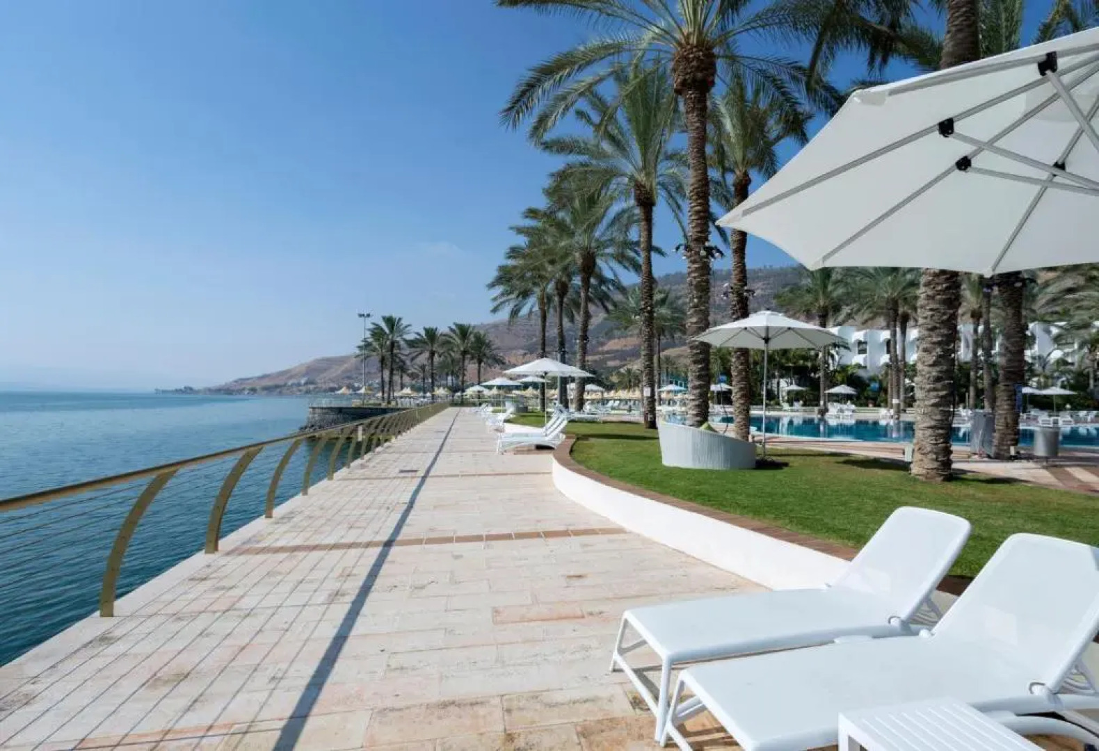 Gai Beach Resort Spa Hotel