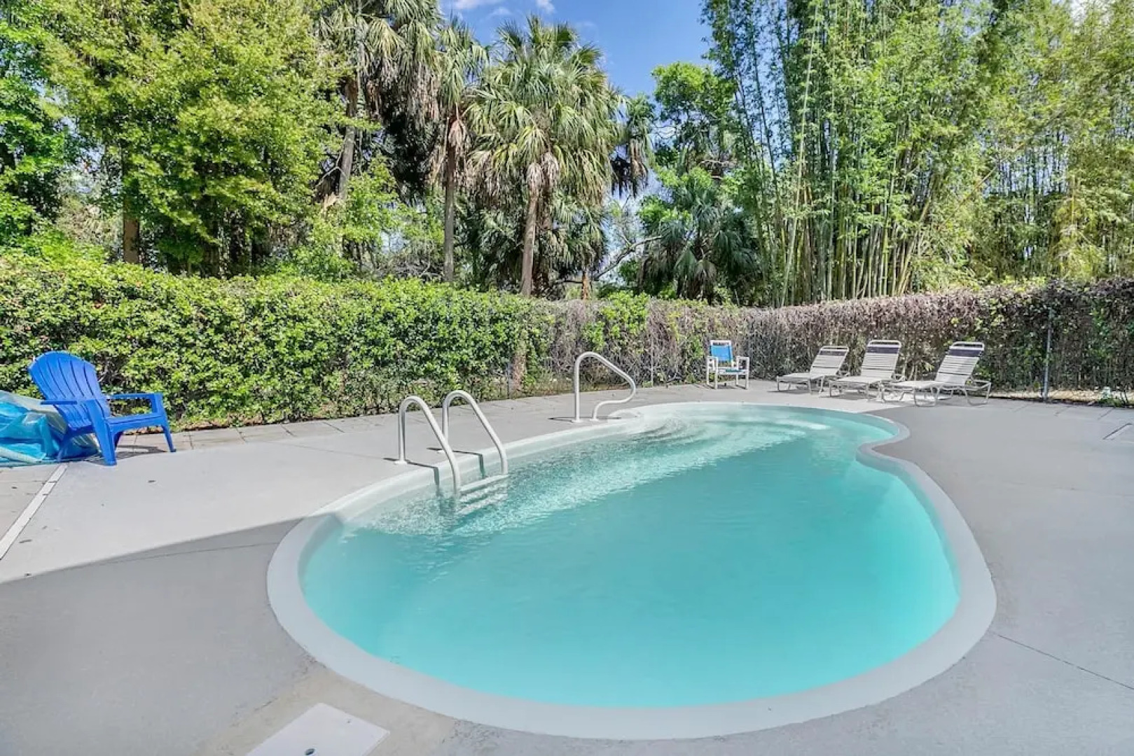 Sleeps 22 in Tarpon Springs - 2 Pools! by RedAwning