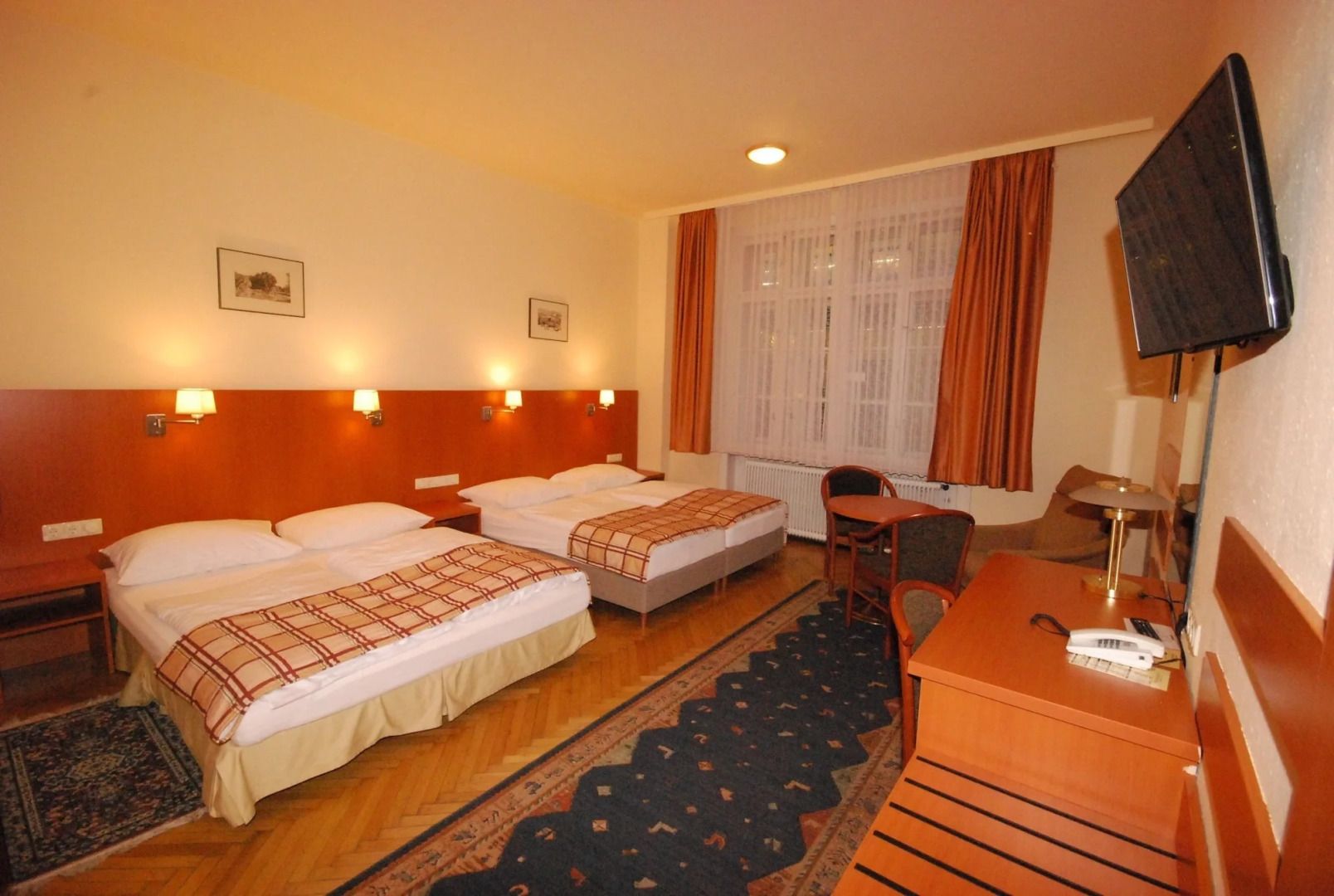 Continental Hotel-Pension