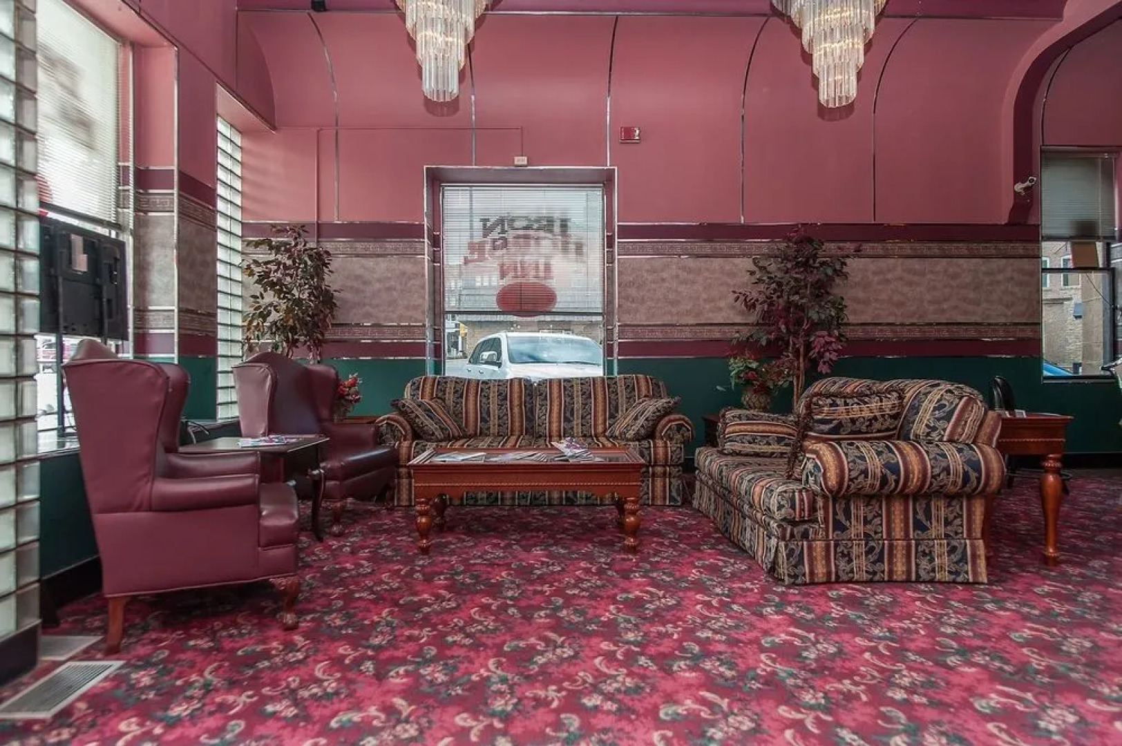 Historic Iron Horse Inn