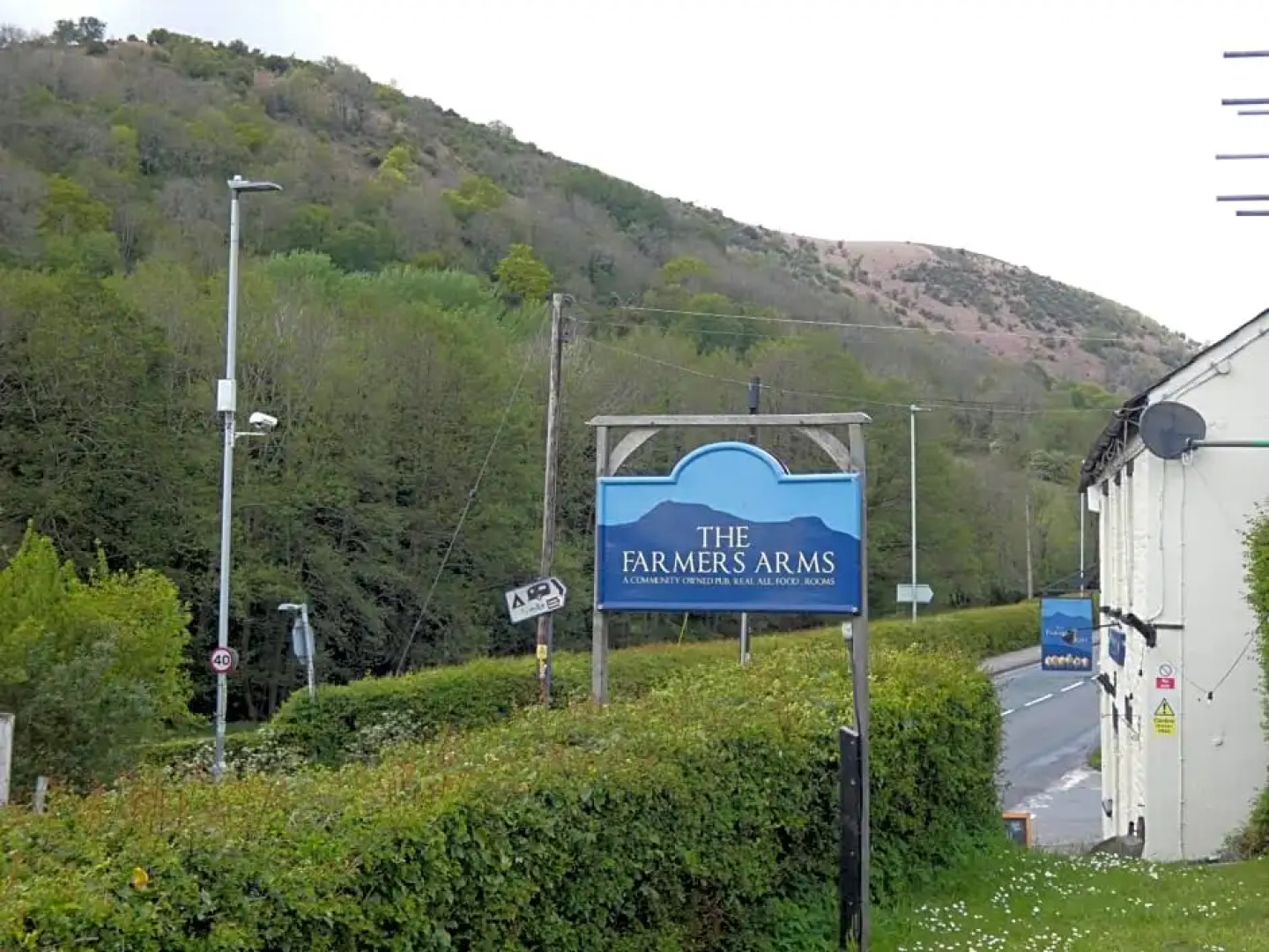 The Farmers Arms, Cwmdu