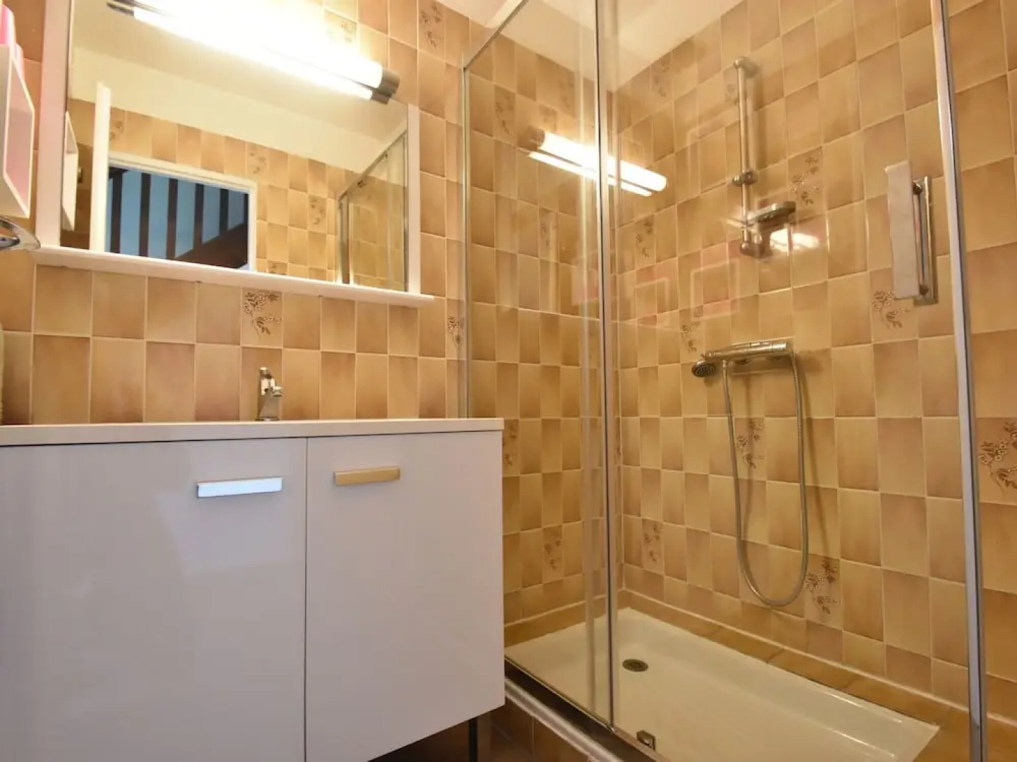 Cozy Holiday Home in Saint-Germain-sur-Ay with garden