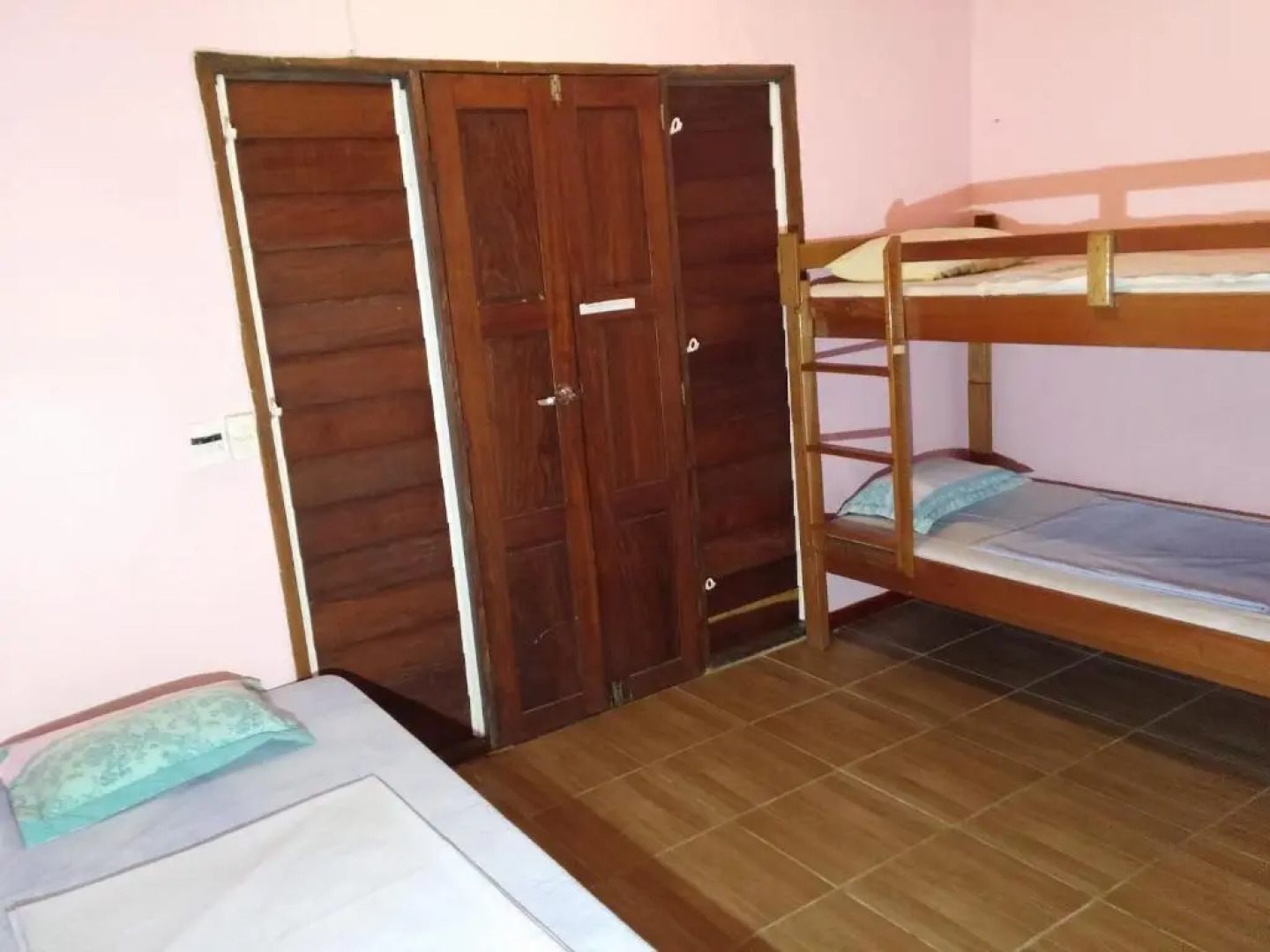 Bluepango Guest House - Hostel
