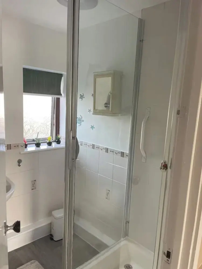 Charming Basildon House With 3 Bedroom Near Town