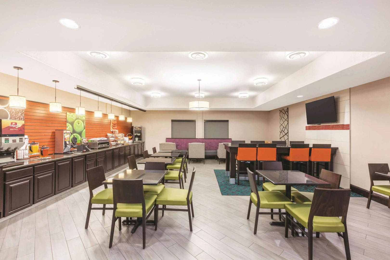 La Quinta Inn & Suites by Wyndham Houston Bush Intl Airpt E