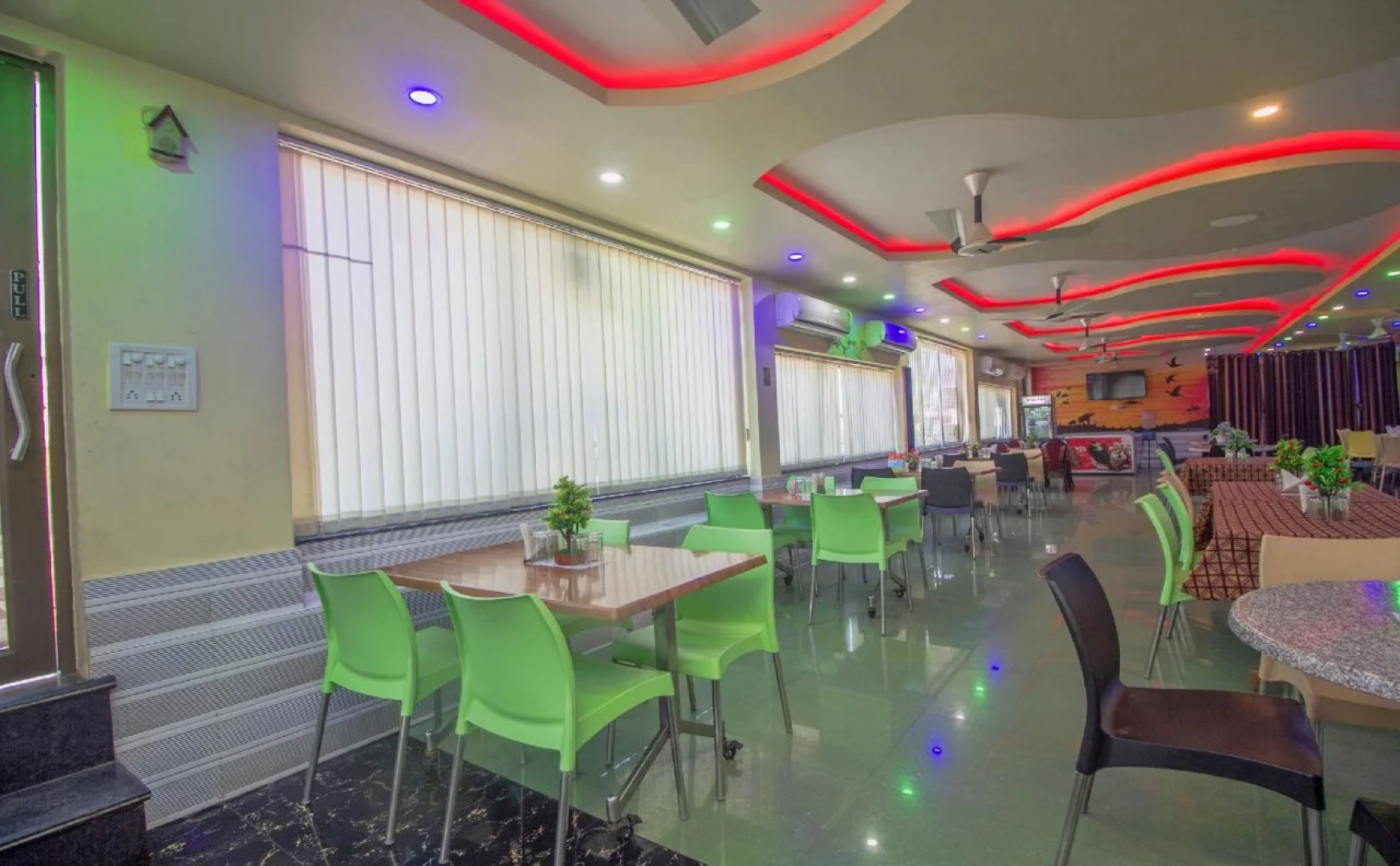 Hotel Mmg Lodge by OYO Rooms