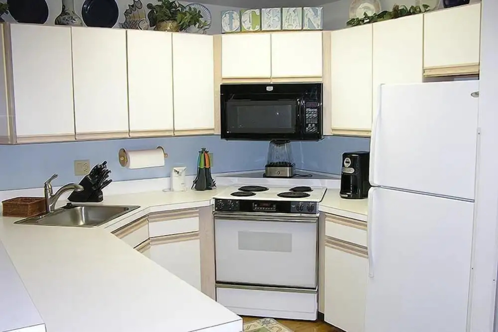 Harbour Club B16 2 Bedroom Condo by RedAwning