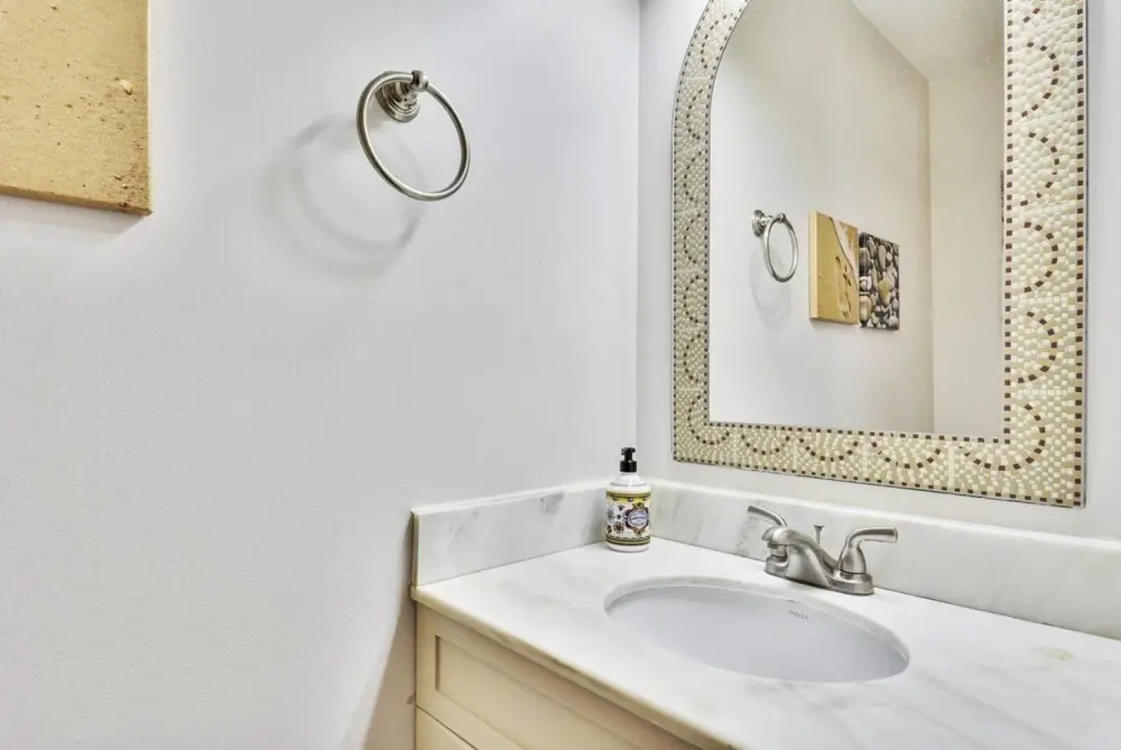 Top Rated Townhome - Our Reviews say it All. Large Discount During Pandemic. Self Checkin, Pet Friendly! Super-host Support