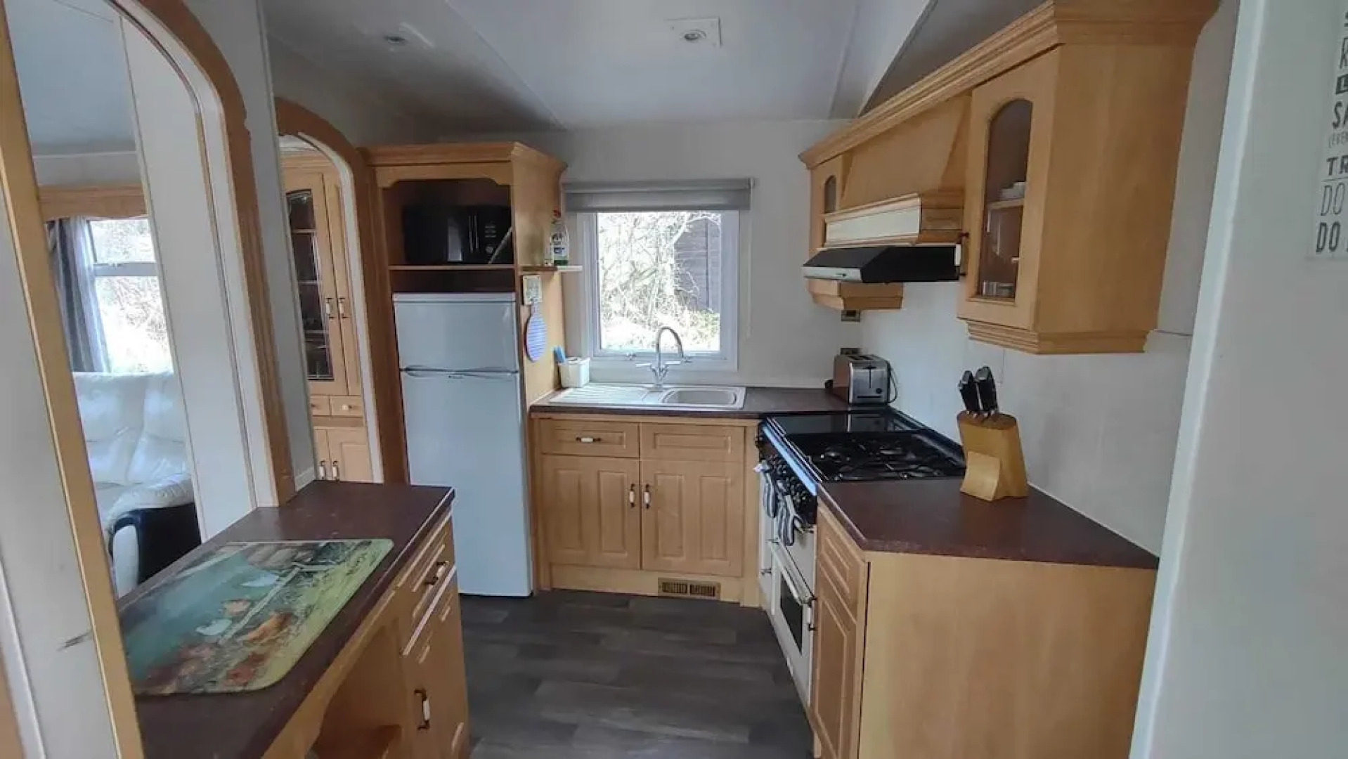 Charming 3-bed Caravan Cymtydu