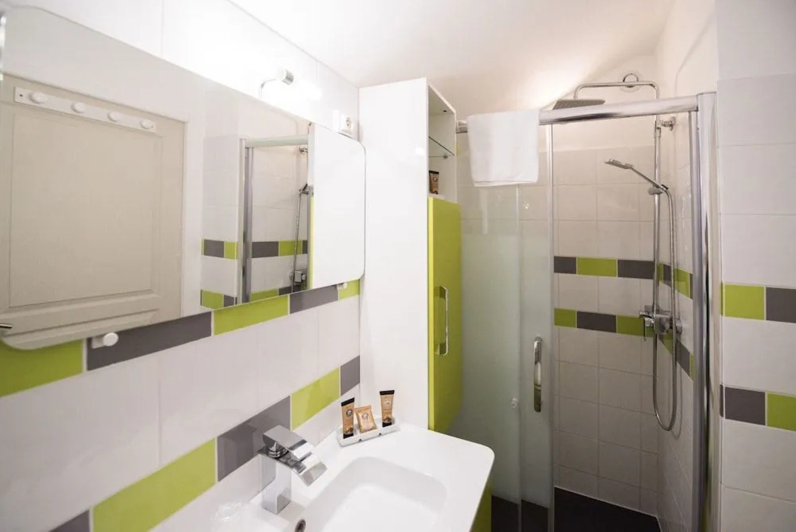 Logis Hôtel Domaine les Falaises