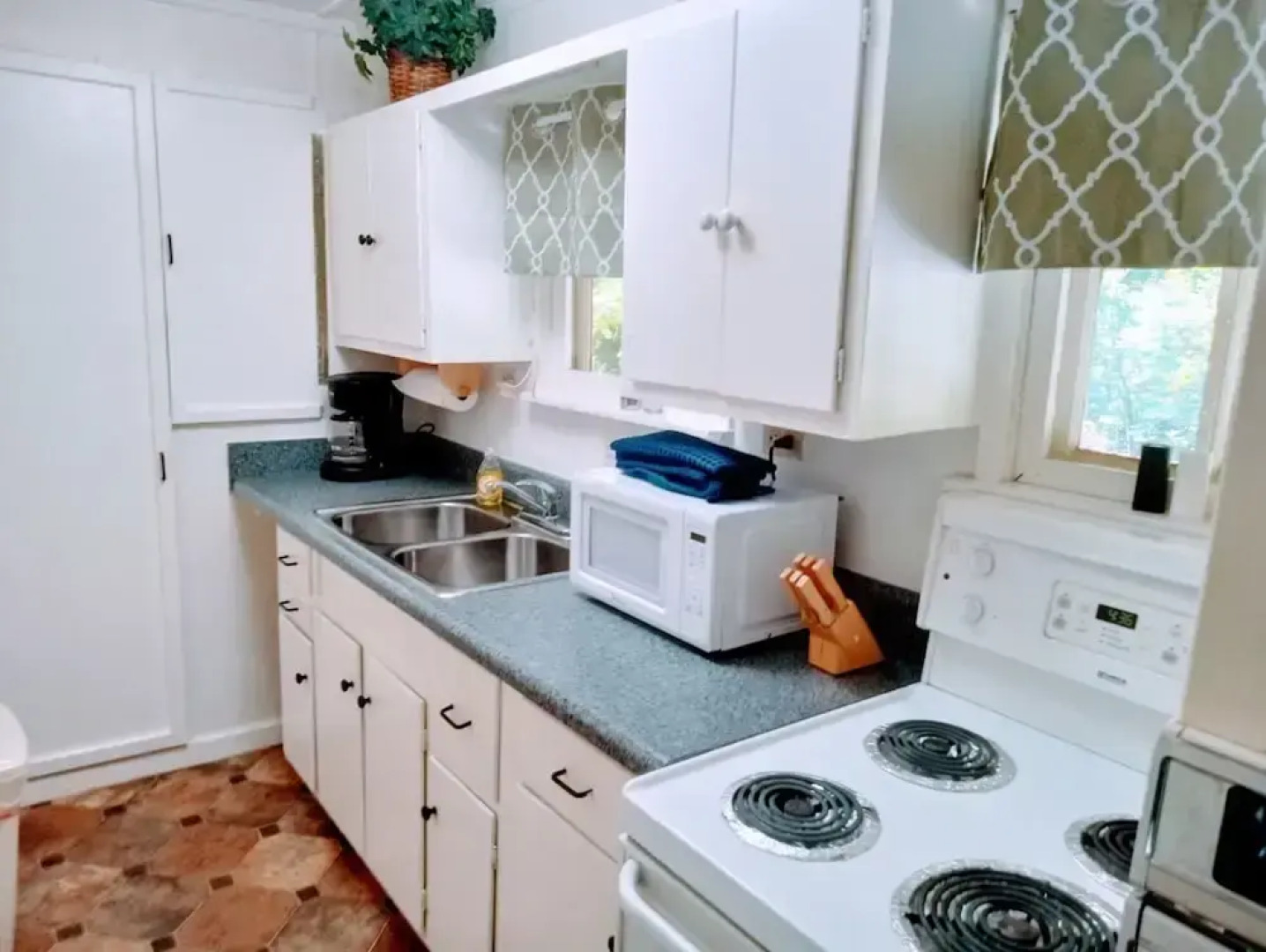 Evening Shade River Lodge and Cabins