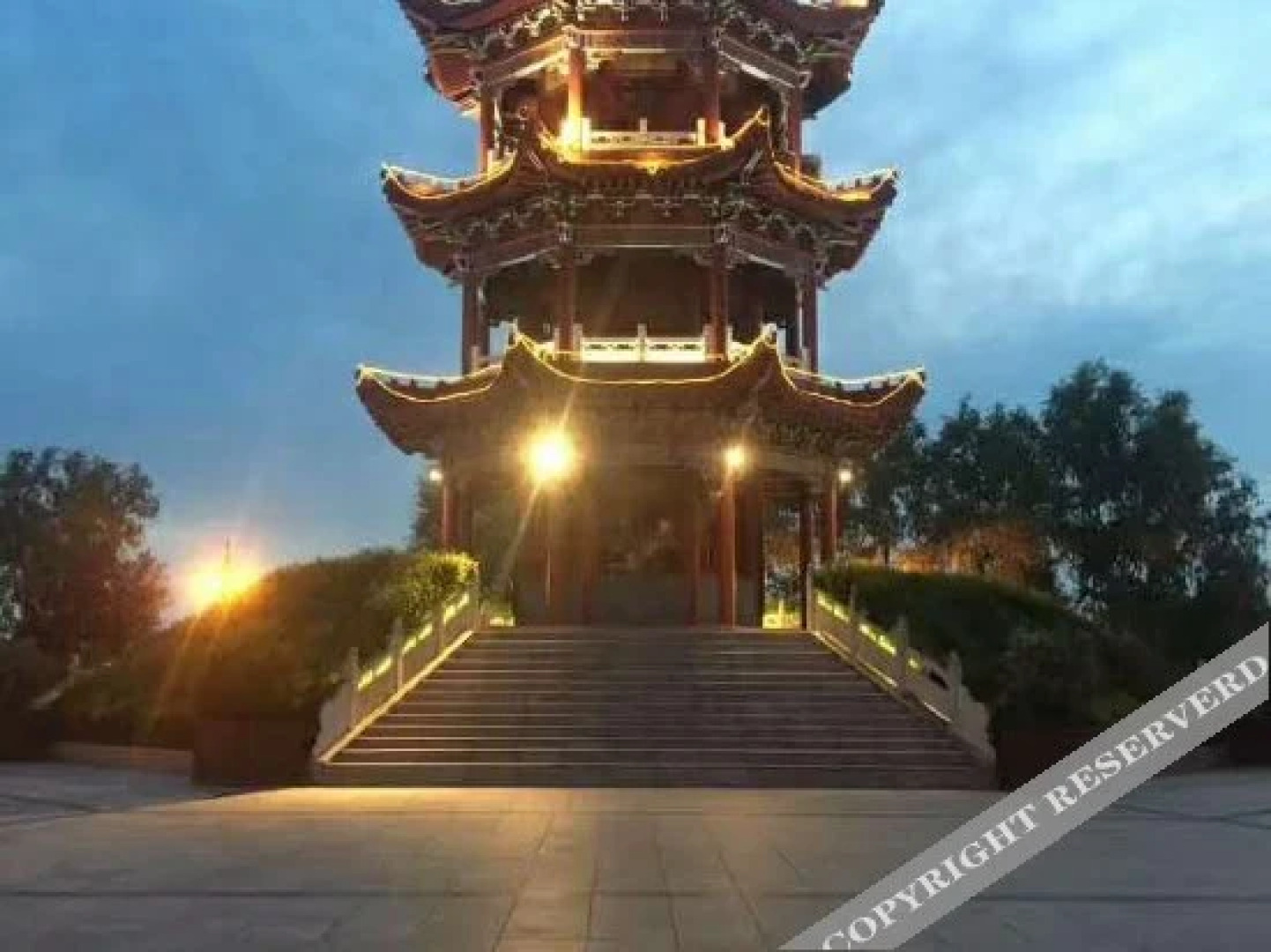 Super 8 Hotel (Luonan New Bus Station)