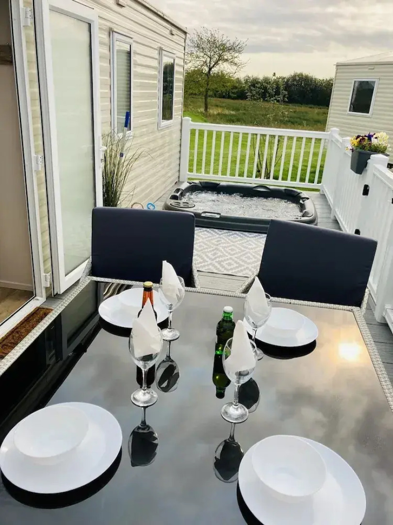 Sherwood Retreat Stunning Modern Hot Tub Holiday