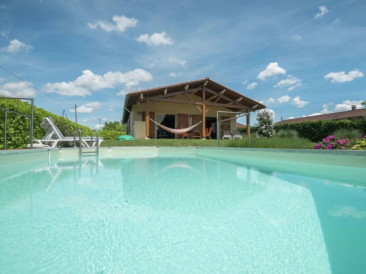 Spaciosu Holiday Home in Sadillac with Swimming Pool
