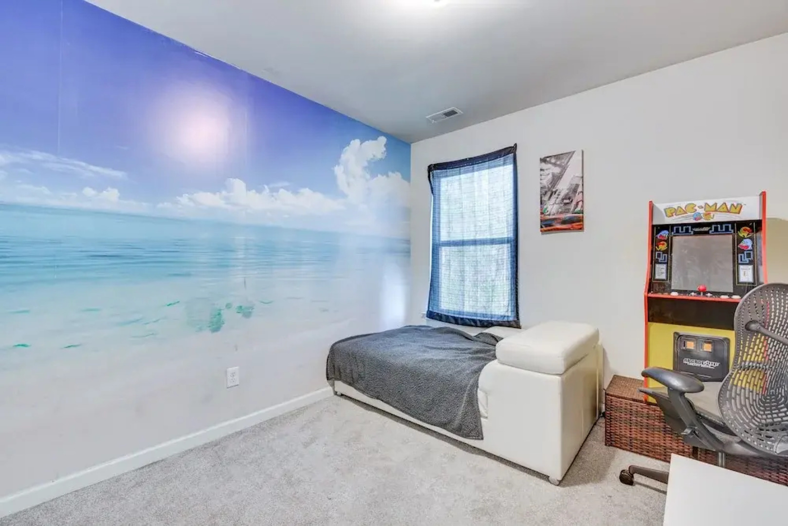 Union City Townhome: 17 Mi to Downtown Atlanta!