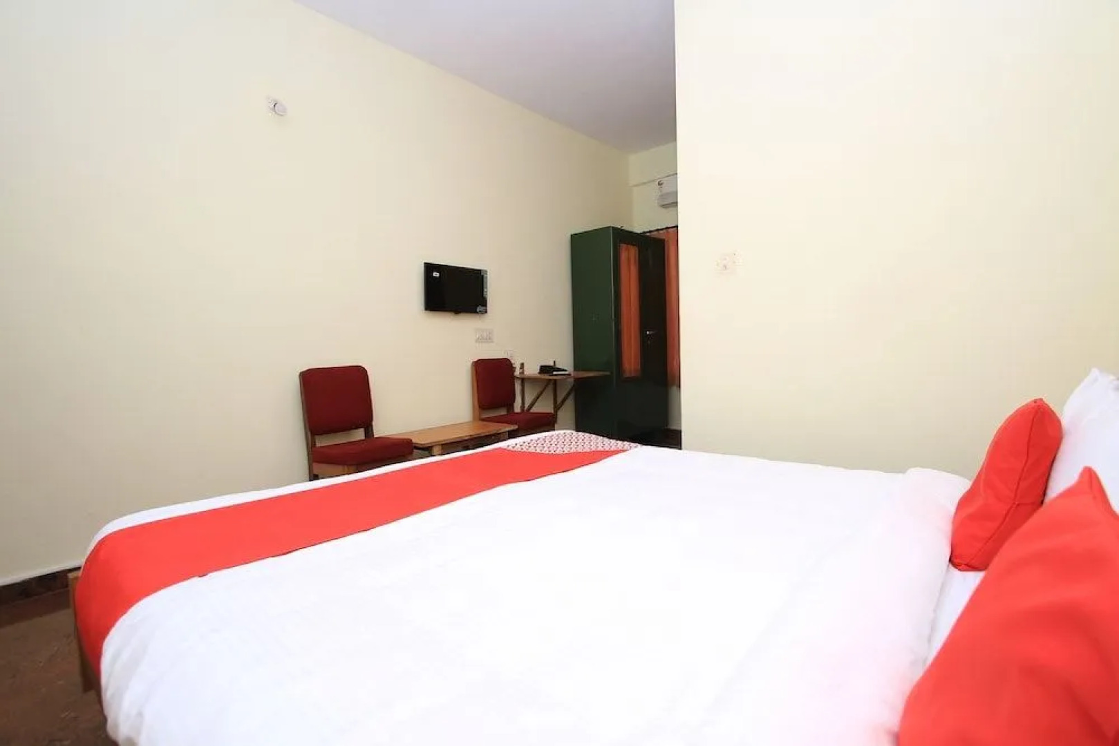 Oyo 29159 Varsha Boarding And Lodging