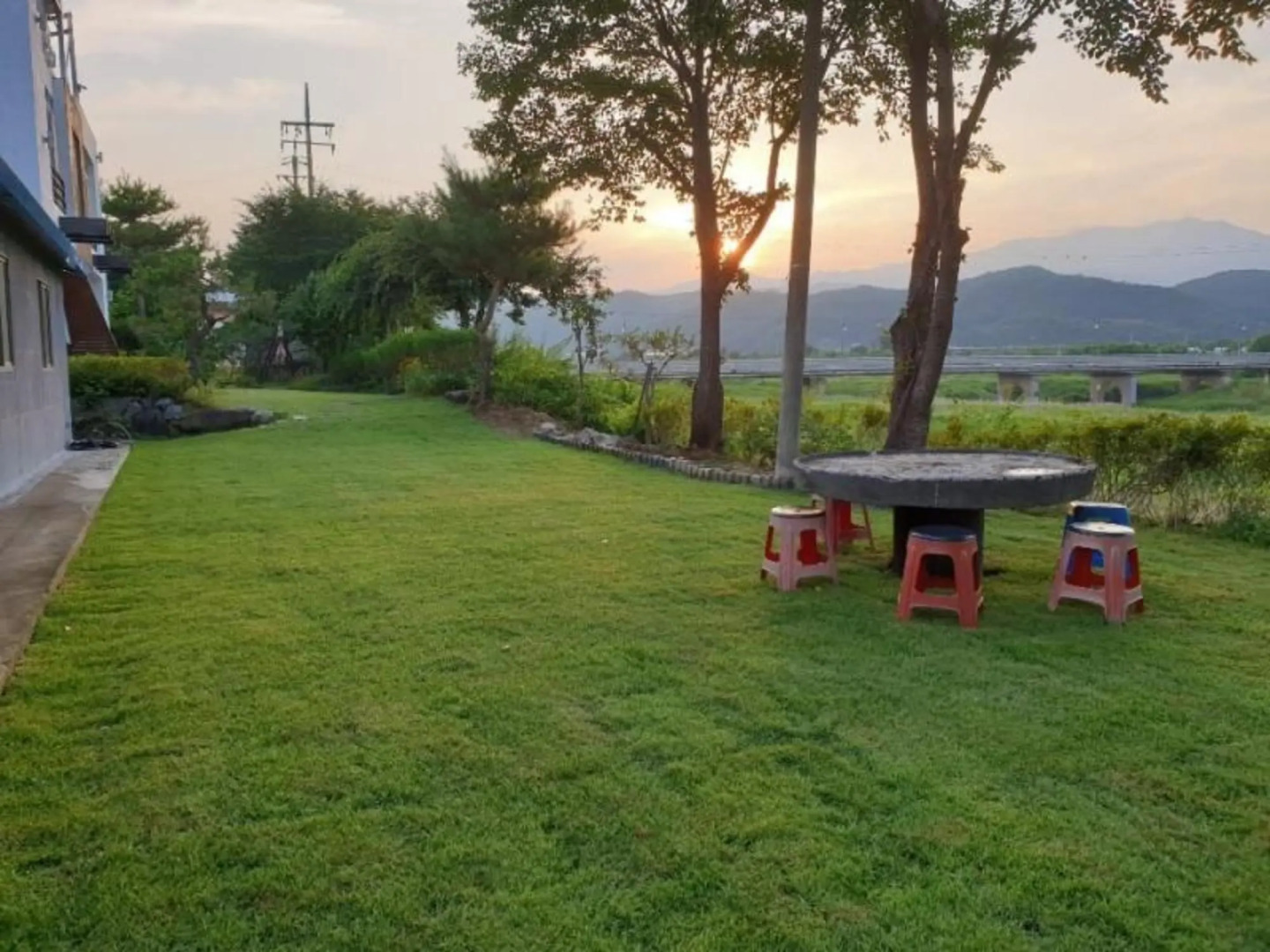 Yangpyeong Hayandohwaji Pension