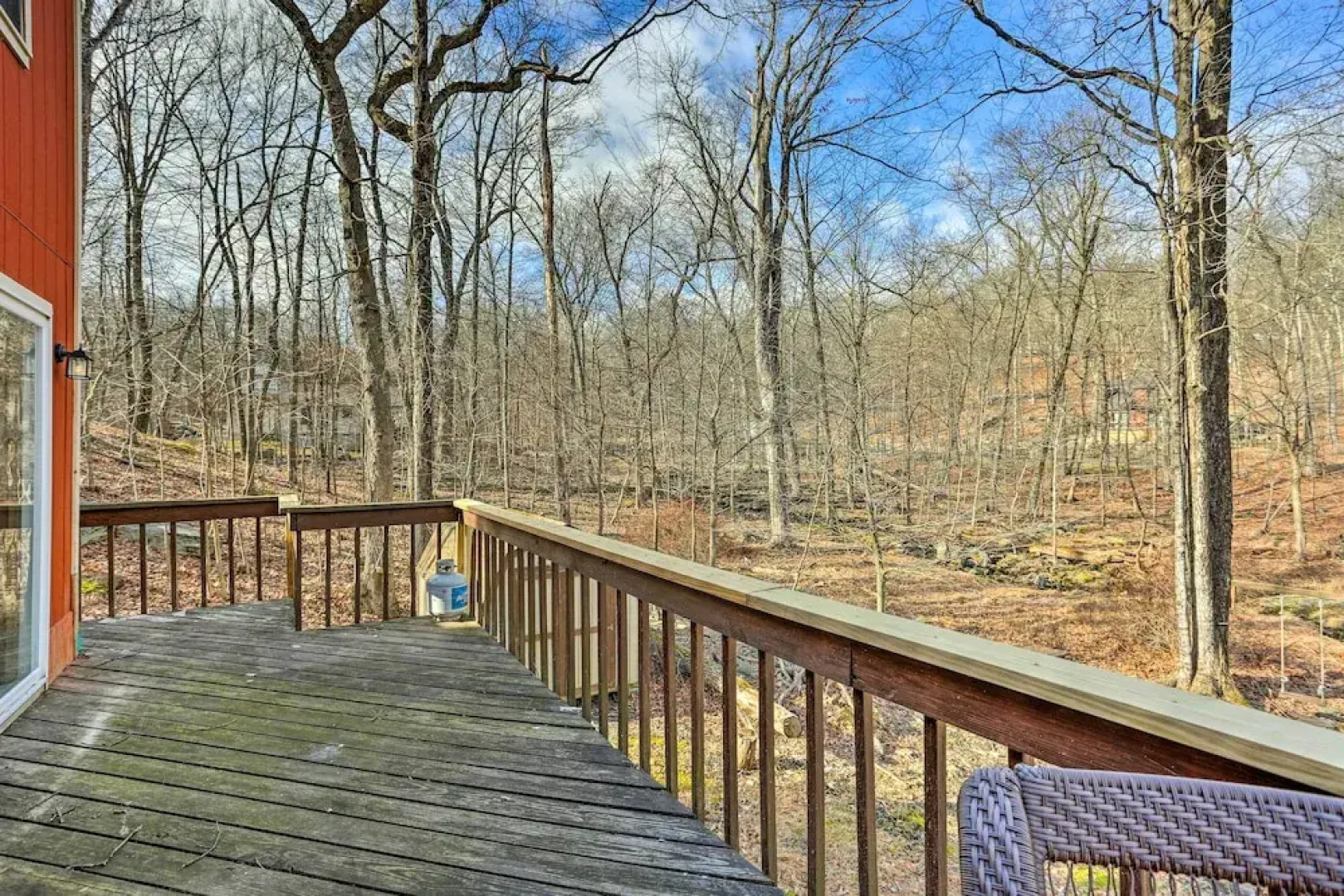 4 Mi to Tubing: Cozy Bushkill Cabin w/ Deck!