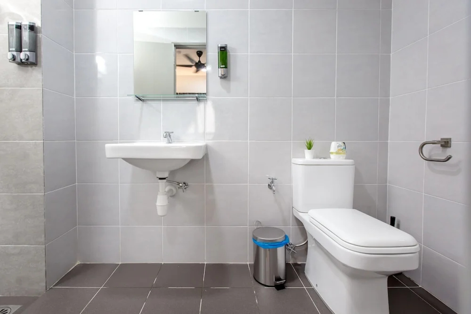 Rex Ollie The Edge Residence