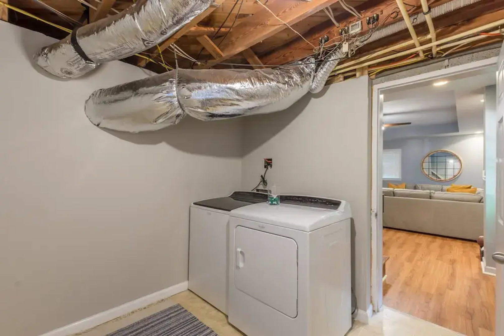 Beautiful and Quiet Newly Renovated 4 Bedroom Retreat