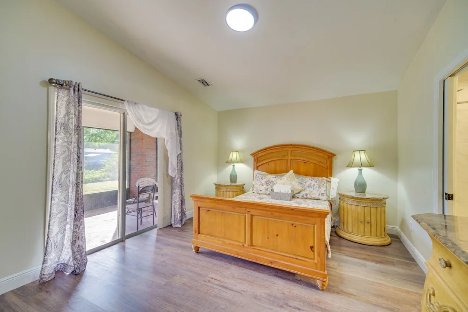 Sunny Palm Bay Home w/ Screened Porch Near Beaches